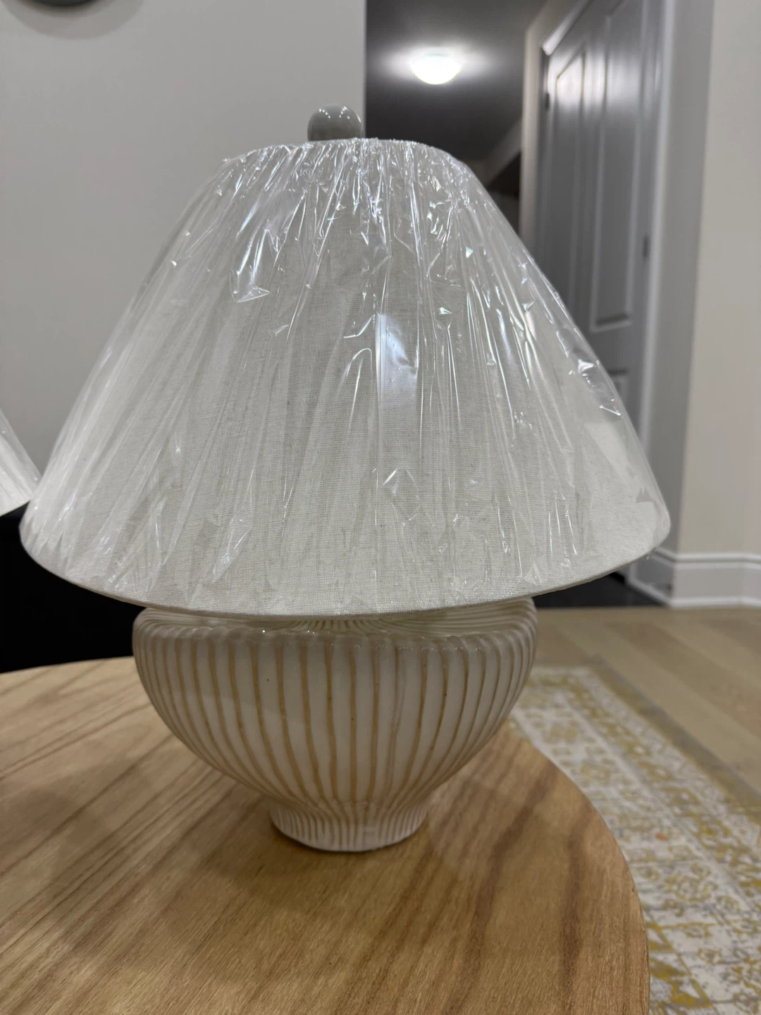 Pair of Cream Ceramic Table Lamps - photo 2