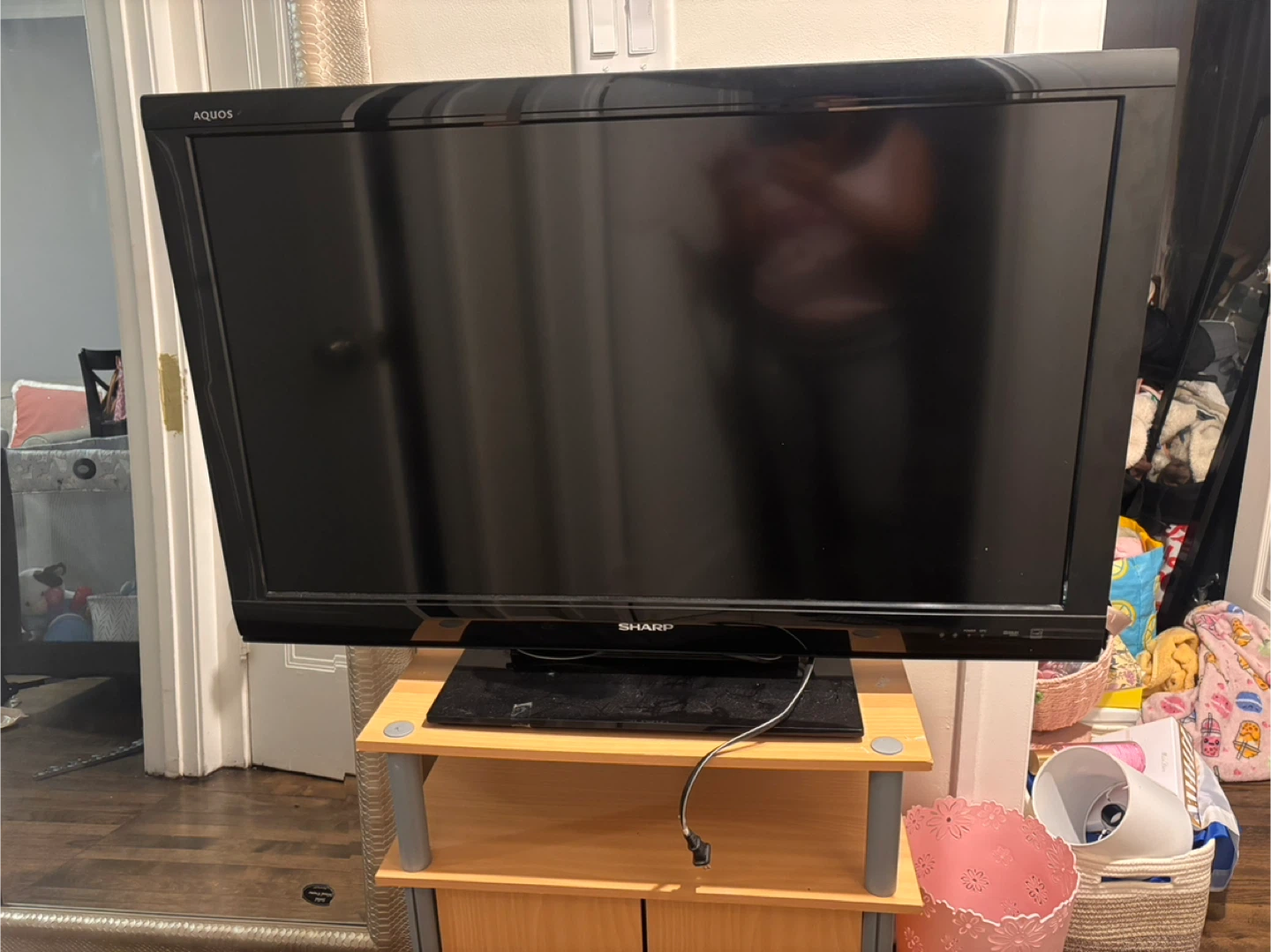 40” Flat Screen TV