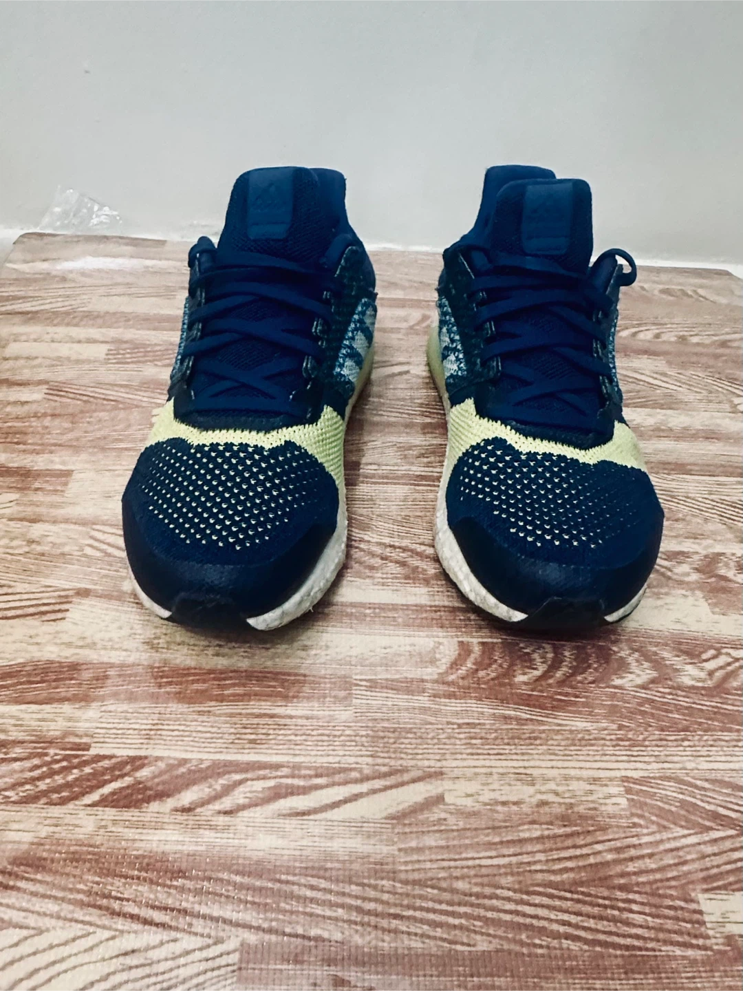 Adidas Ultraboost Running Shoes Size 9.5 - photo 2