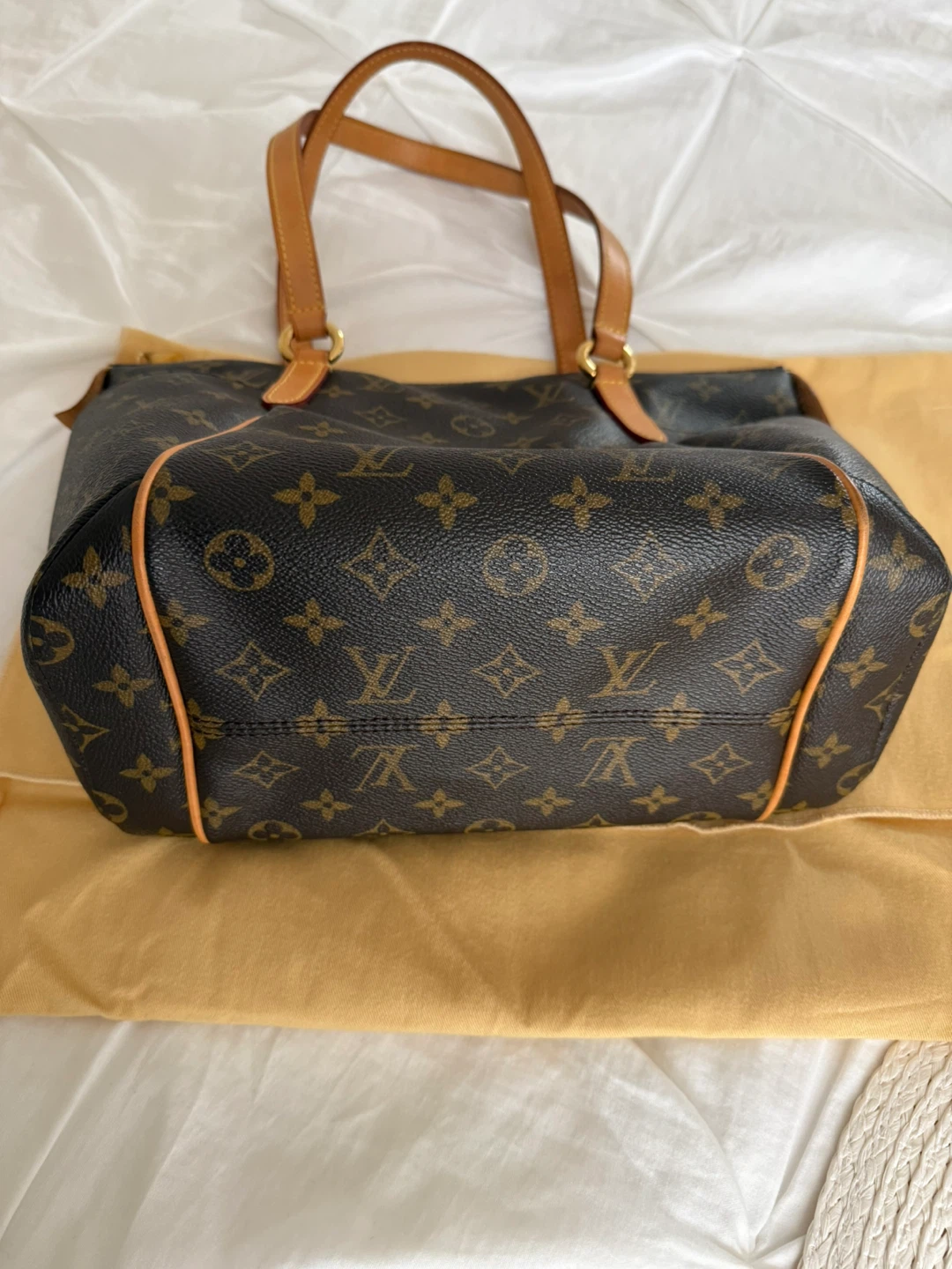 LV Handbag - photo 5