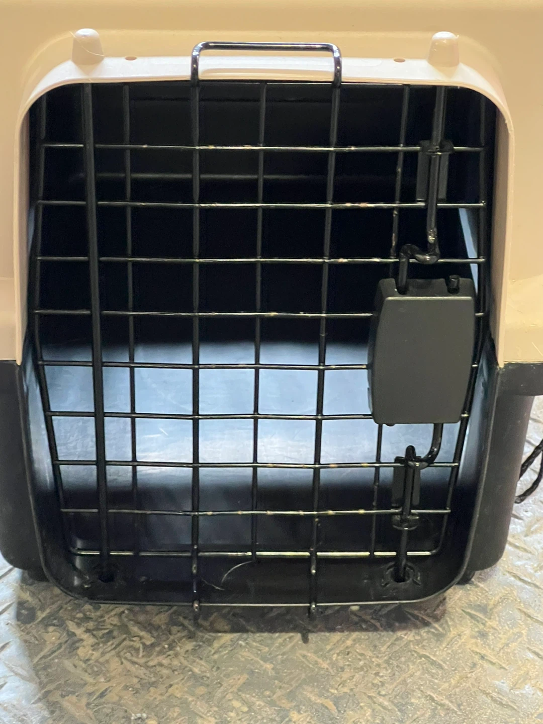 Plastic Pet Carrier - photo 3