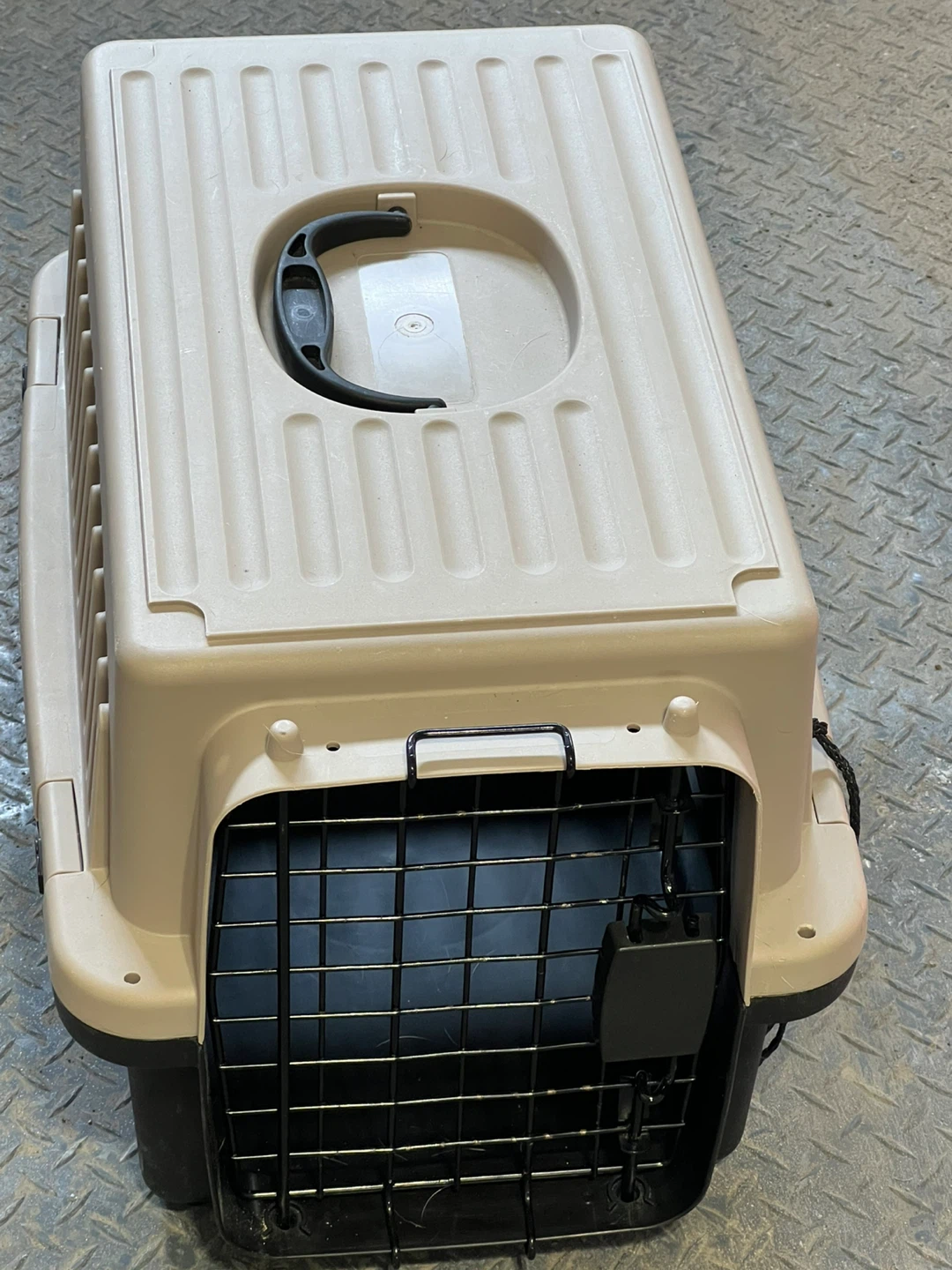 Plastic Pet Carrier