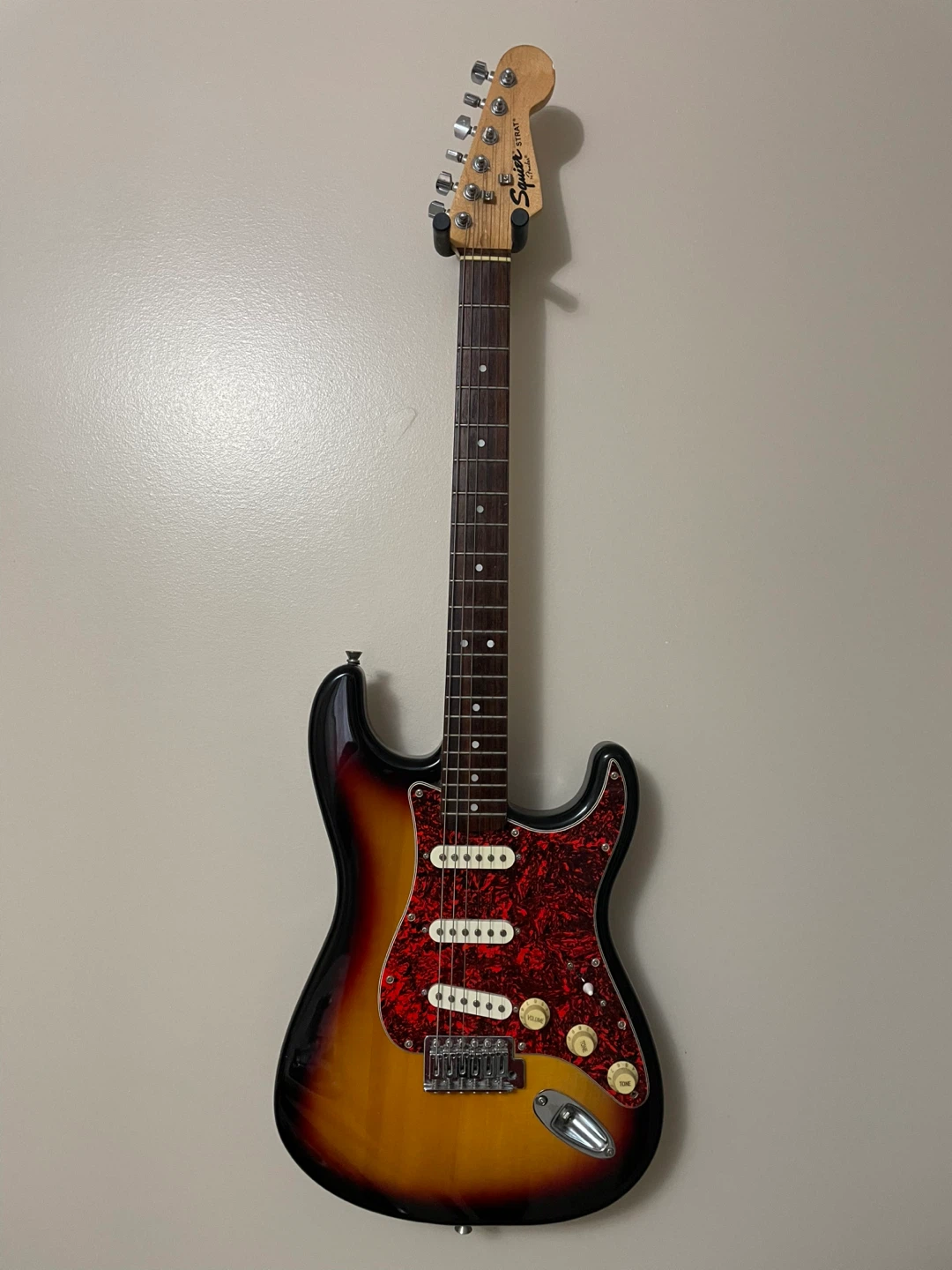 Squier Stratocaster SE Electric Guitar and Amp Bundle - photo 2