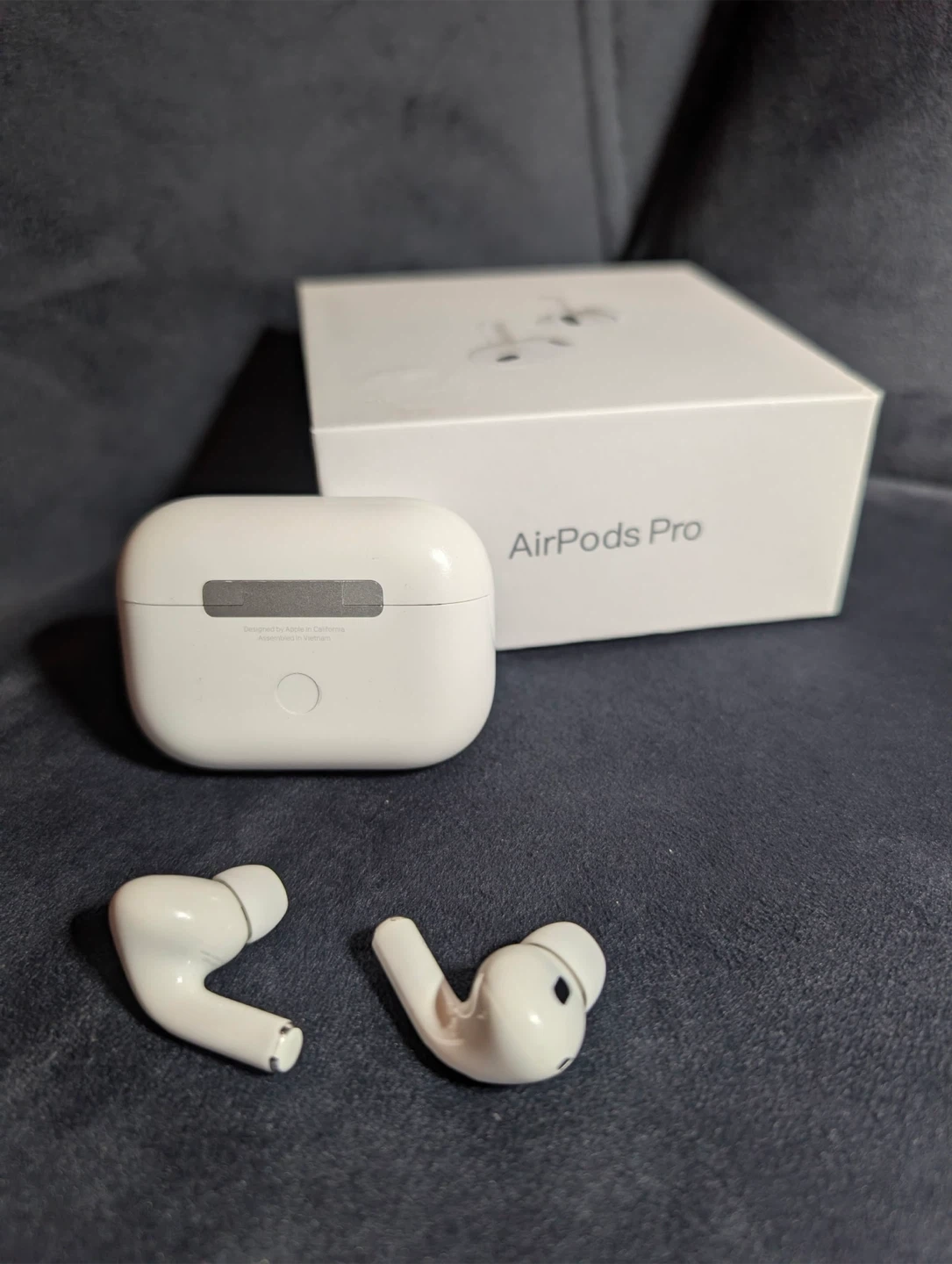 Apple AirPods Pro (2nd generation) with Charging Case - photo 4