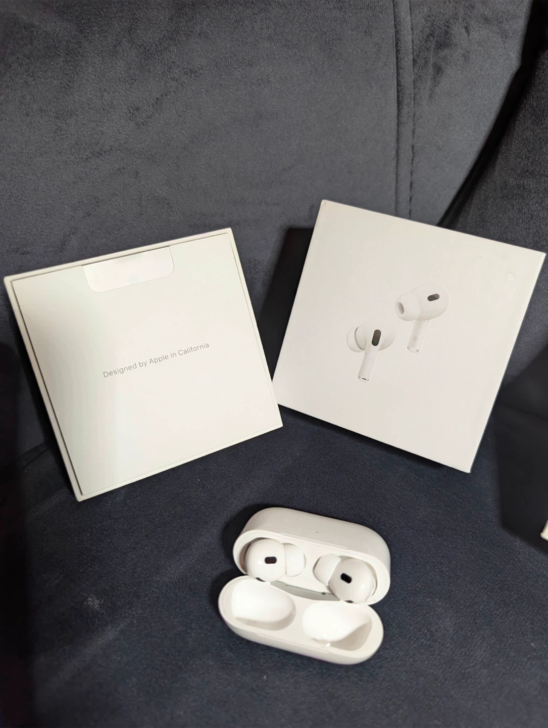 Apple AirPods Pro (2nd generation) with Charging Case