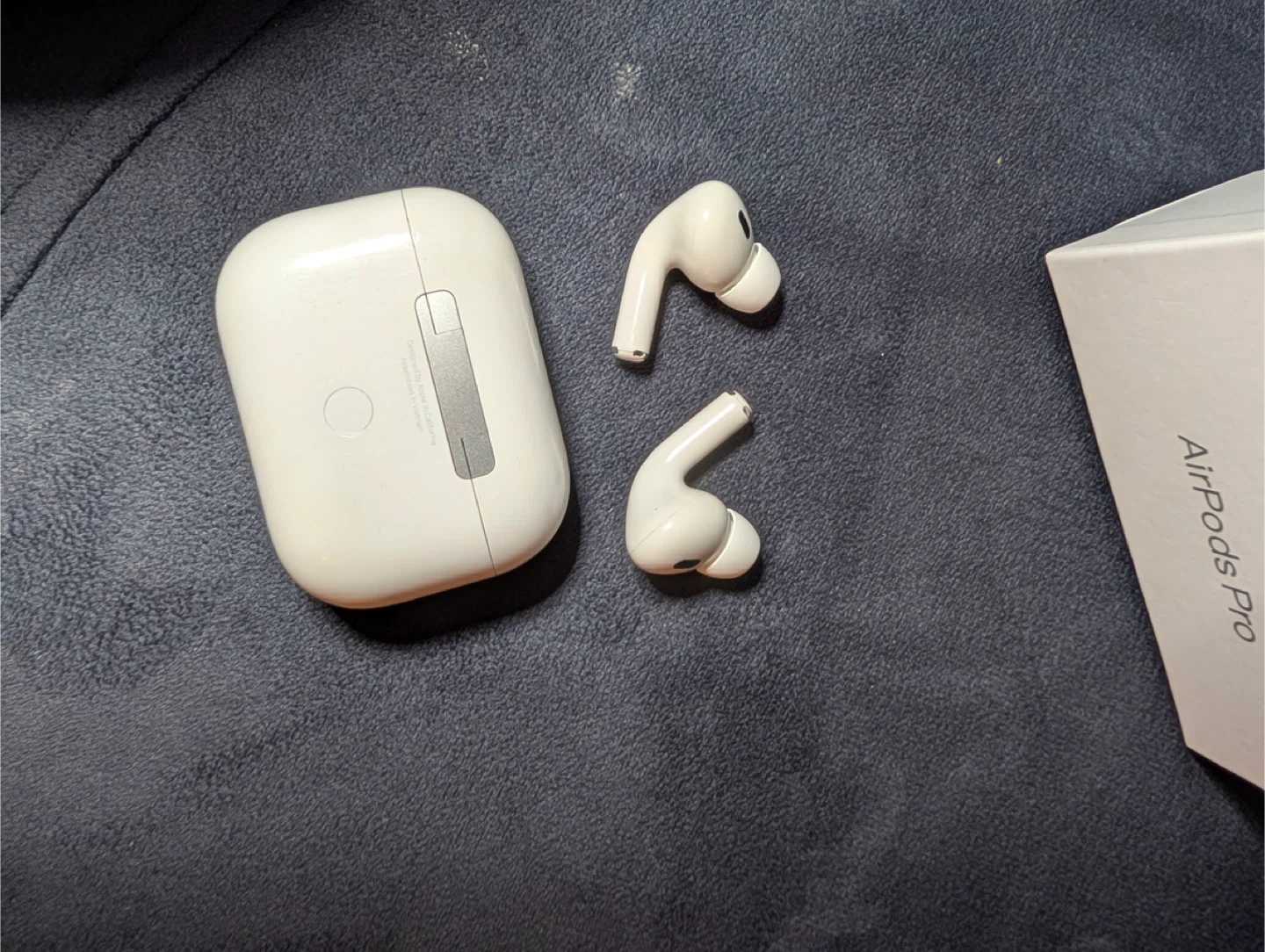 Apple AirPods Pro (2nd generation) with Charging Case - photo 3