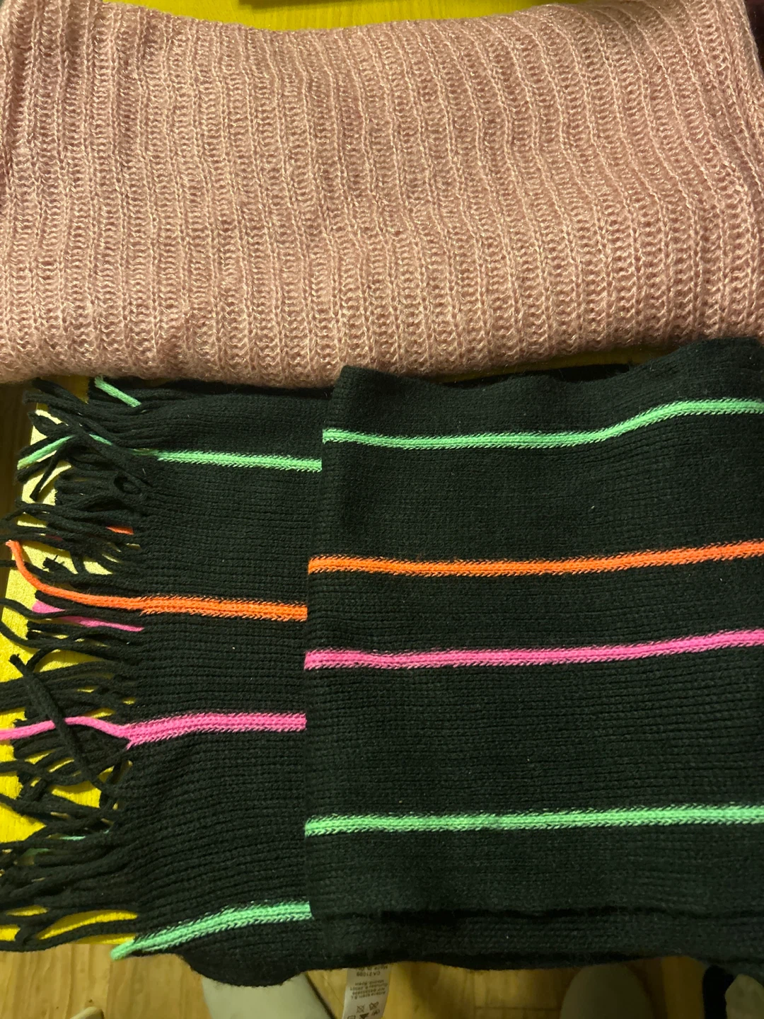 Two Scarves - Pink Ribbed and Black Striped 🥕