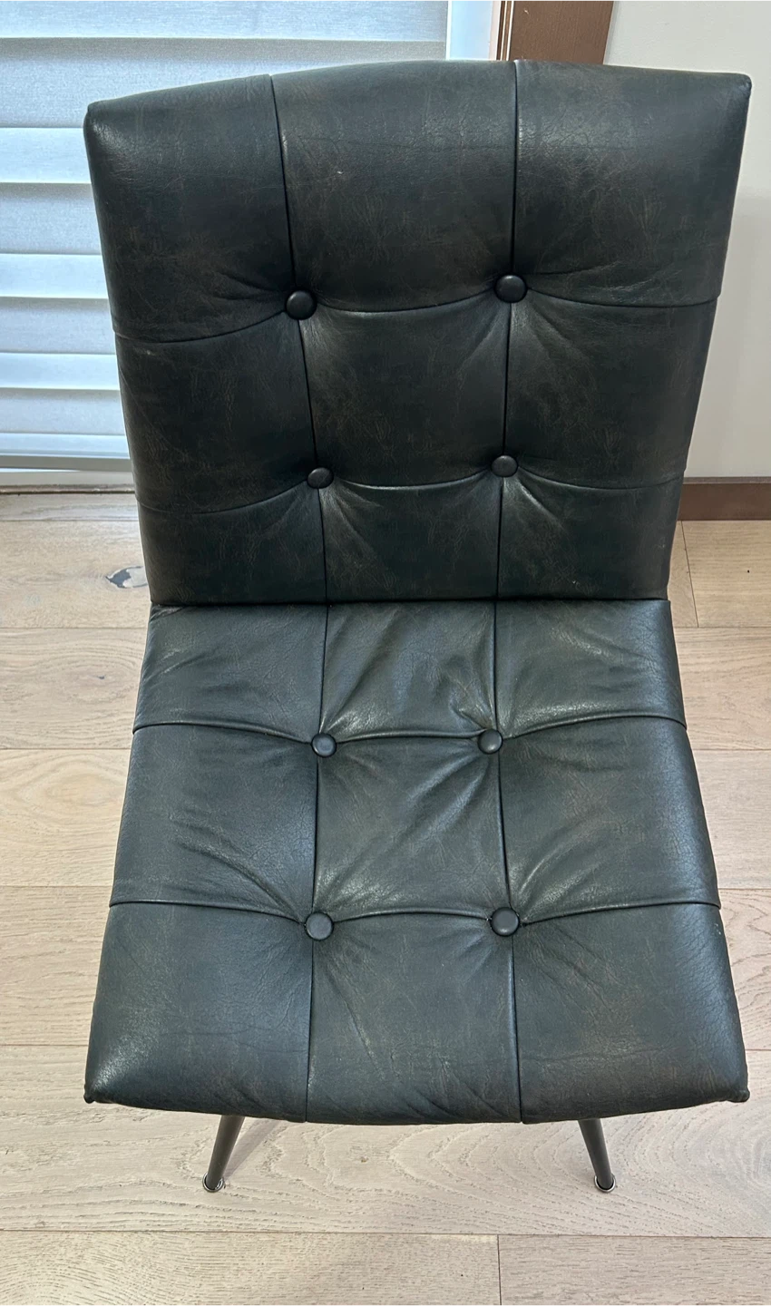 Black Tufted Accent Chairs - photo 5