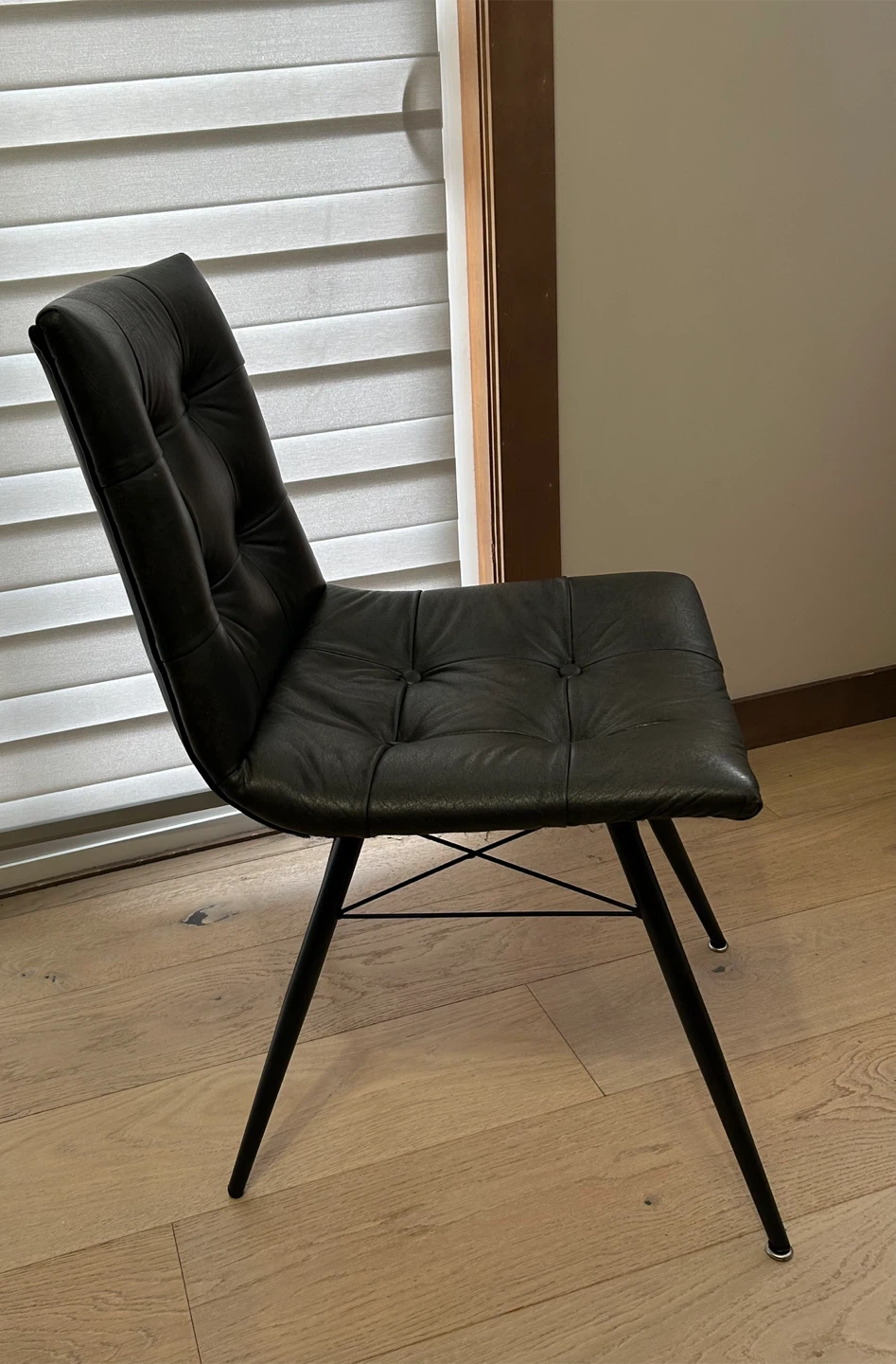Black Tufted Accent Chairs - photo 2