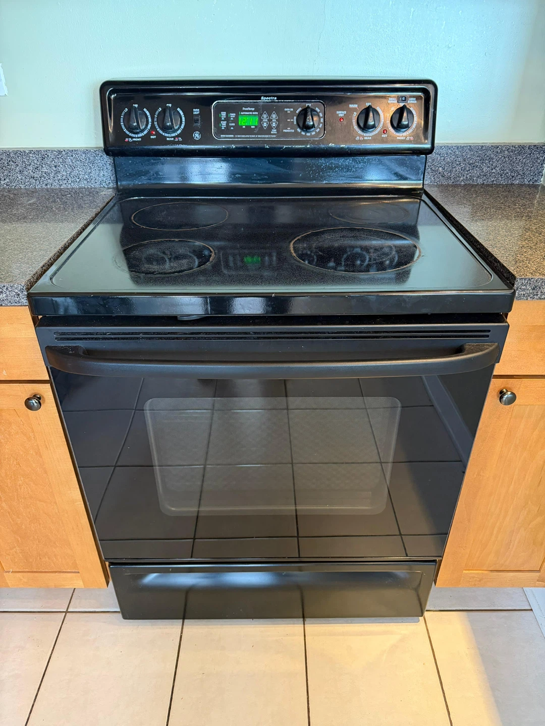 GE Spectra Electric Range with Oven