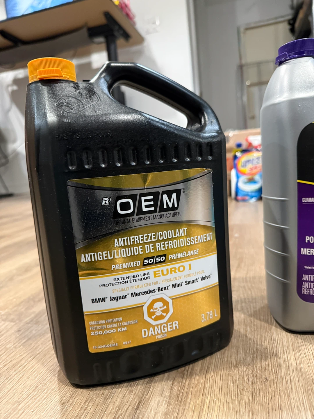 New OEM EURO I Antifreeze/Coolant - 3.78 L - photo 2