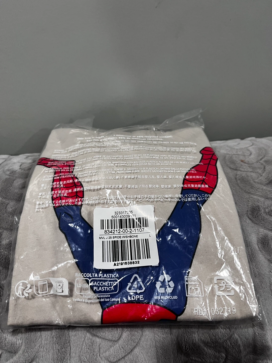 Old Navy x Marvel Spider-Man Graphic T-Shirt - Size L (10-12) - photo 2