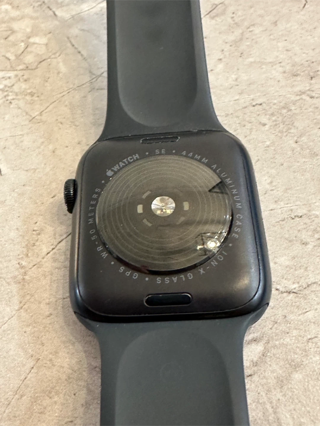 Apple Watch SE (2nd Gen) 44mm GPS – Black – Great Condition - photo 3