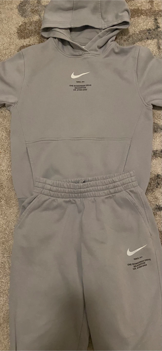 Nike Gray Hoodie and Sweatpants Set - Size L