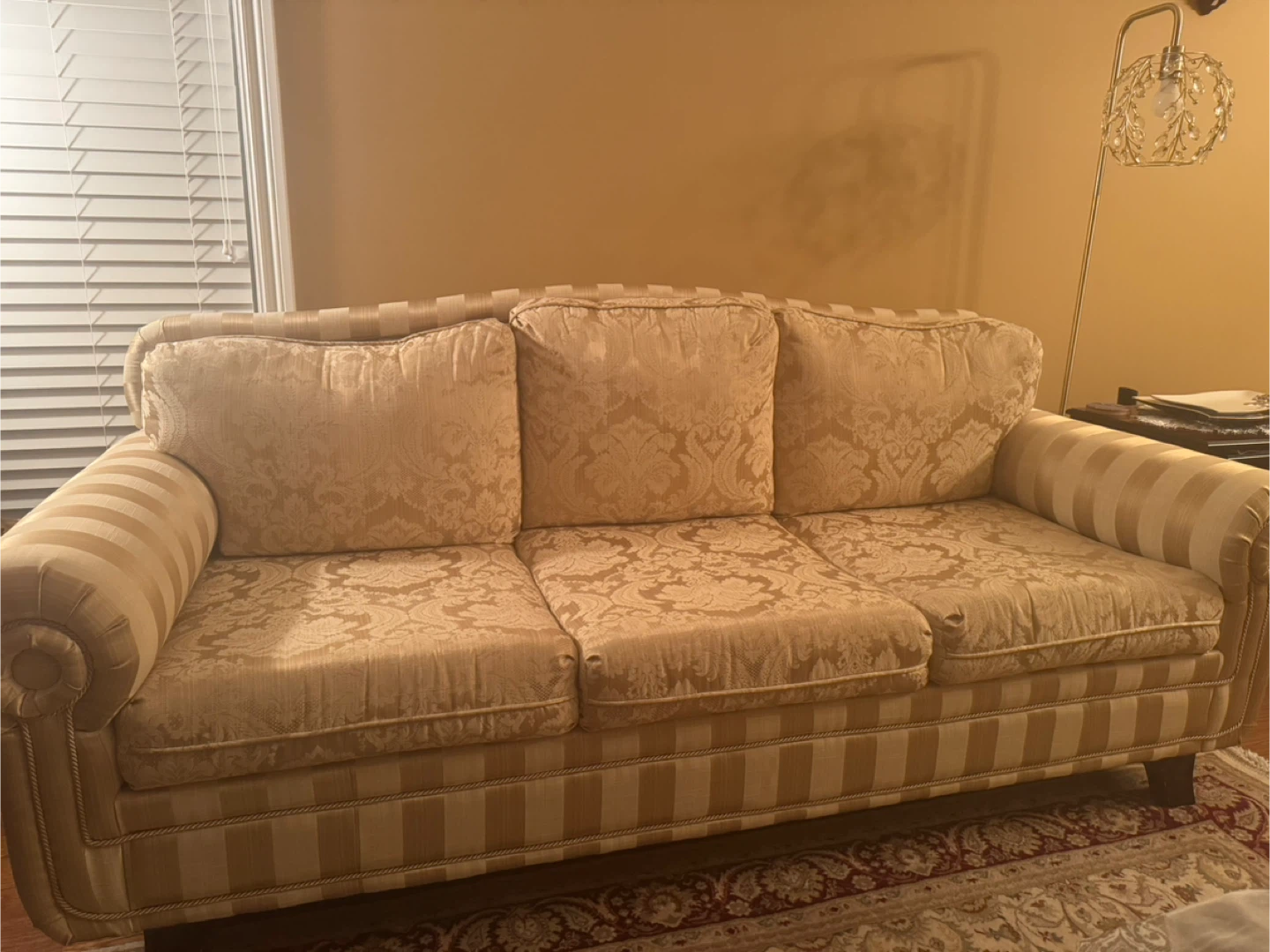 Custom 3 seater sofa in excellent condition - photo 2