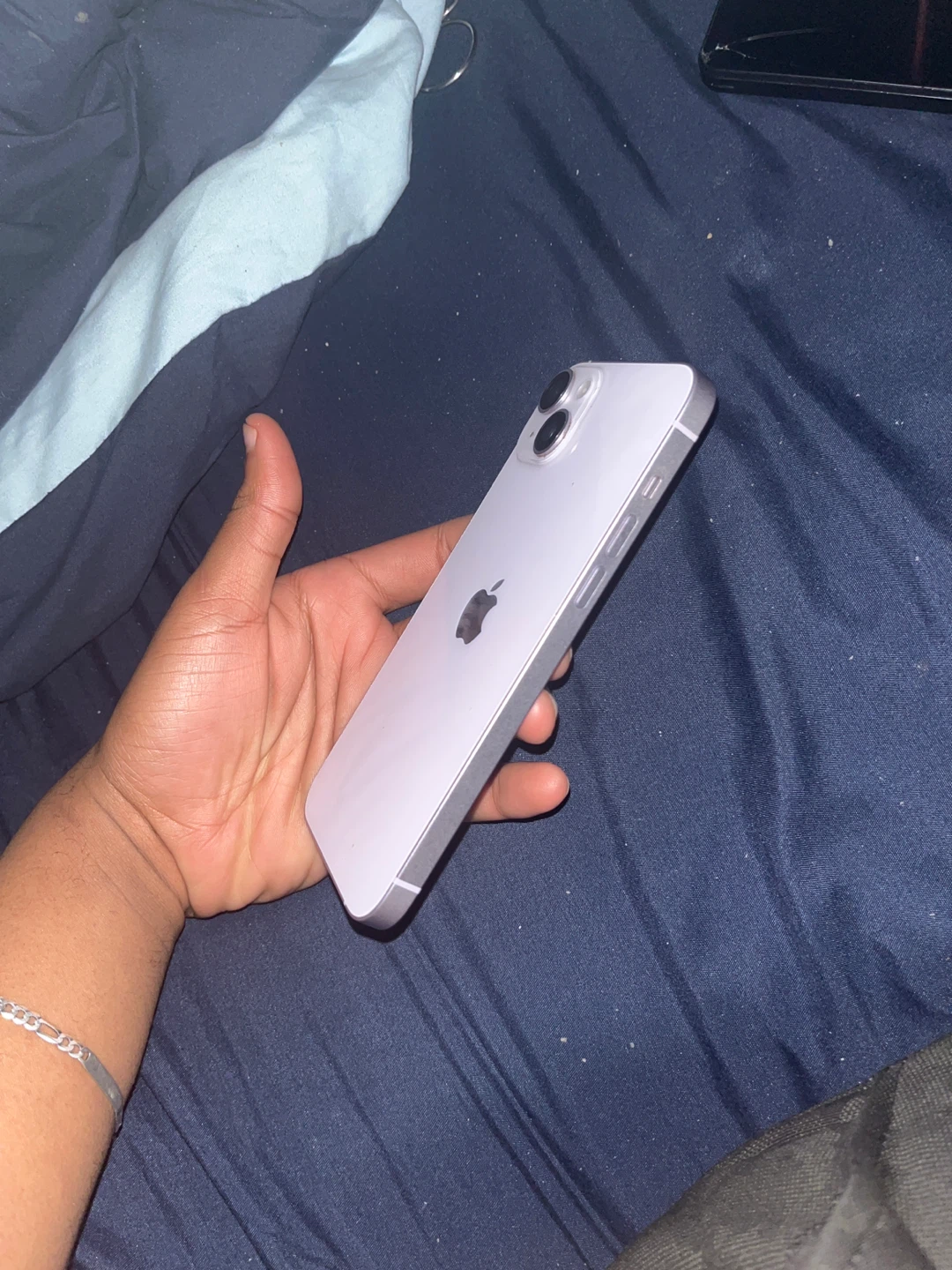 iPhone 15 - photo 4