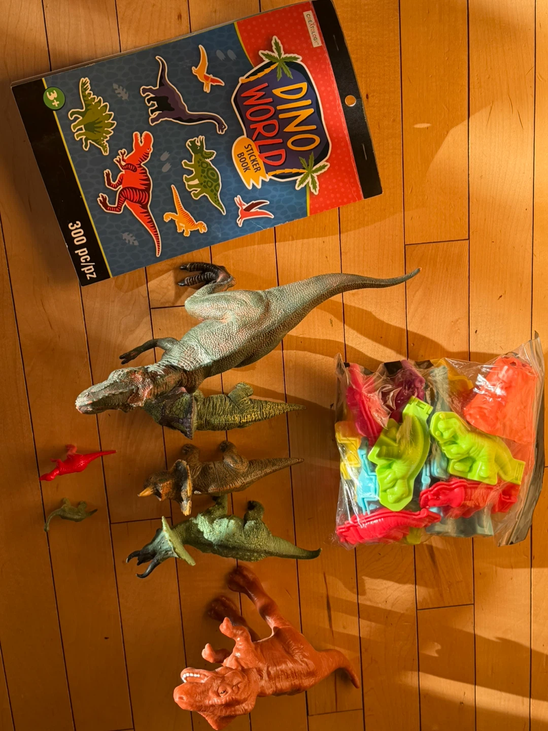 🥕Dino World Sticker Book & Toy Dinosaurs Set - photo 2
