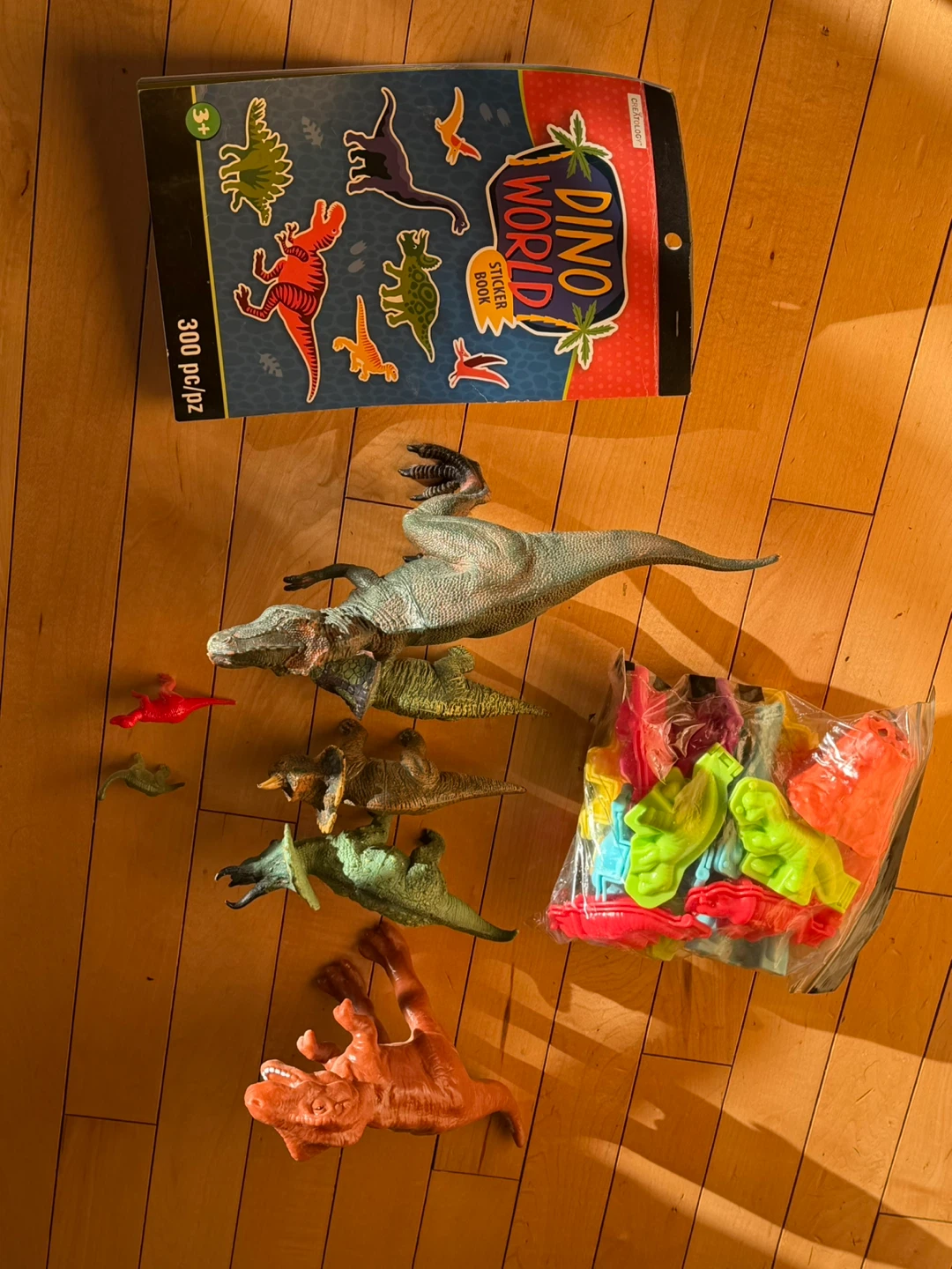 🥕Dino World Sticker Book & Toy Dinosaurs Set