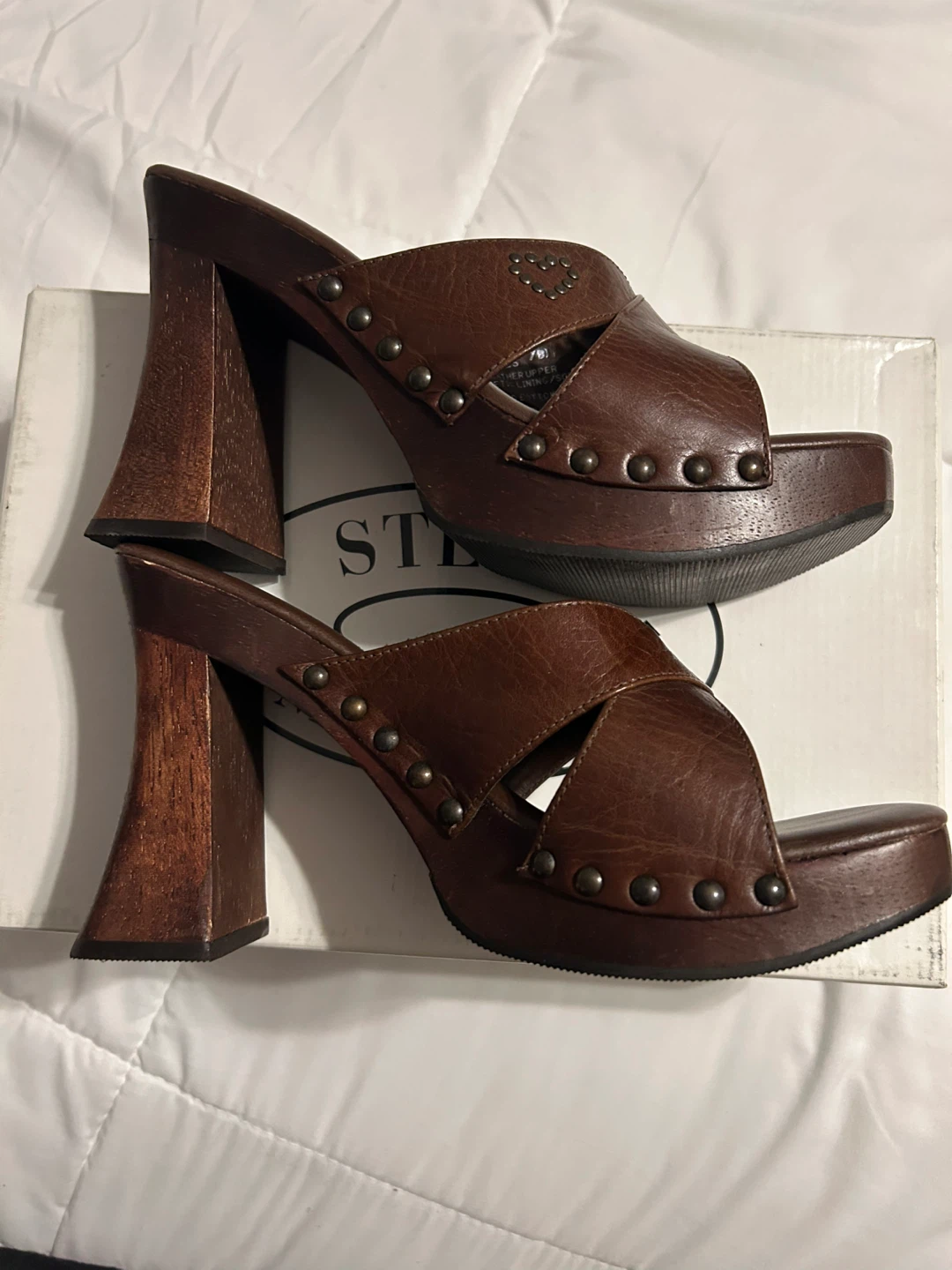 VTG Y2K Steve Madden Lowes Brown Leather & Wood Studded Mules