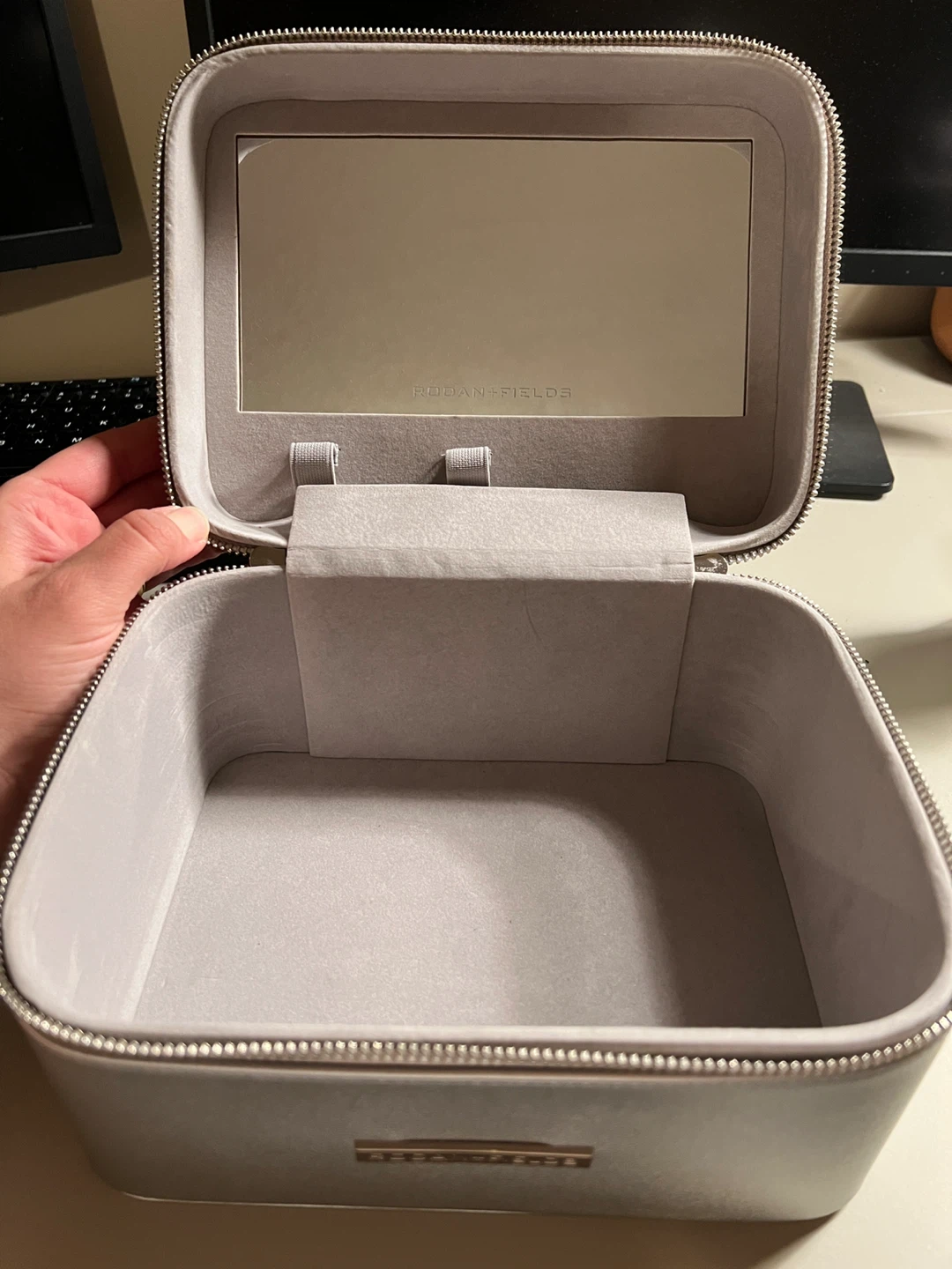 Rodan + Fields Silver Cosmetic Case with Mirror - photo 3