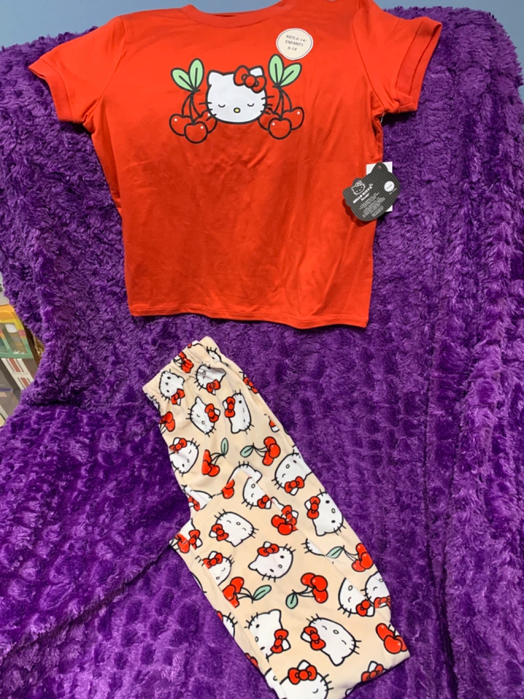 Hello Kitty Pajama Set - Kids Size M - photo 2