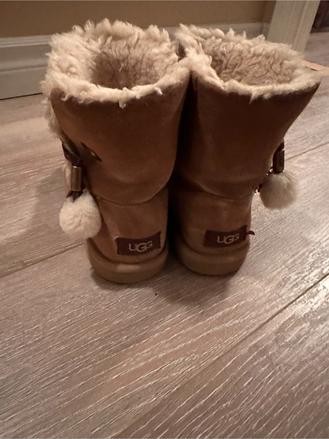 UGG Australia Classic Bailey Bow Boots - Size 7 - Chestnut