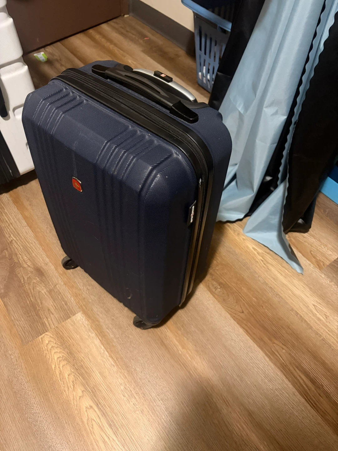 Swiss gear Navy Blue Hardside Spinner Suitcase - photo 3