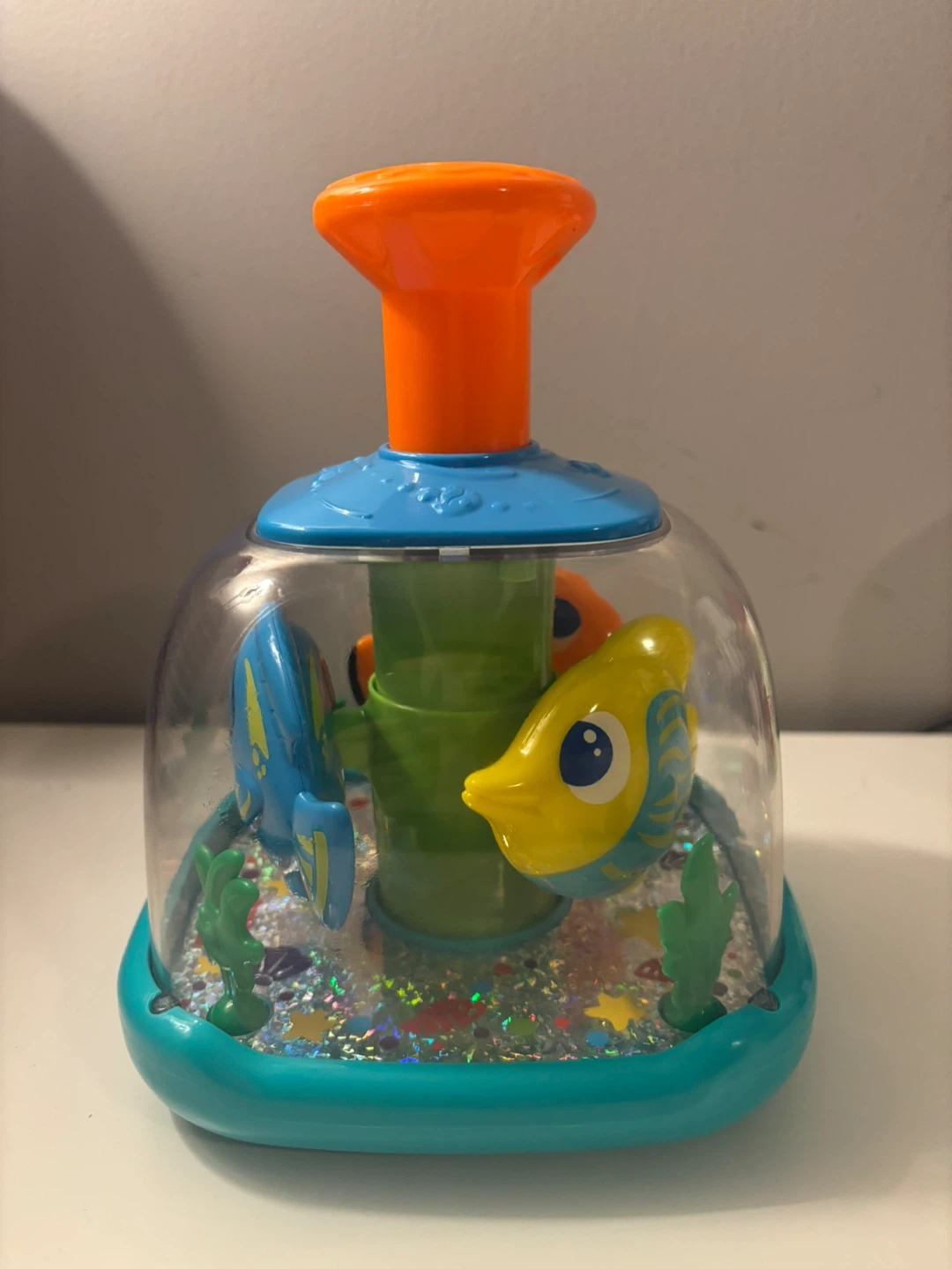 Fish aquarium toy
