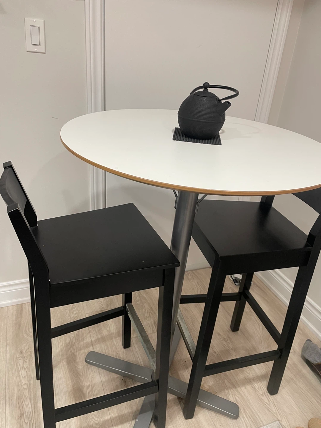 IKEA BILLSTA round table + 2 chairs - photo 5