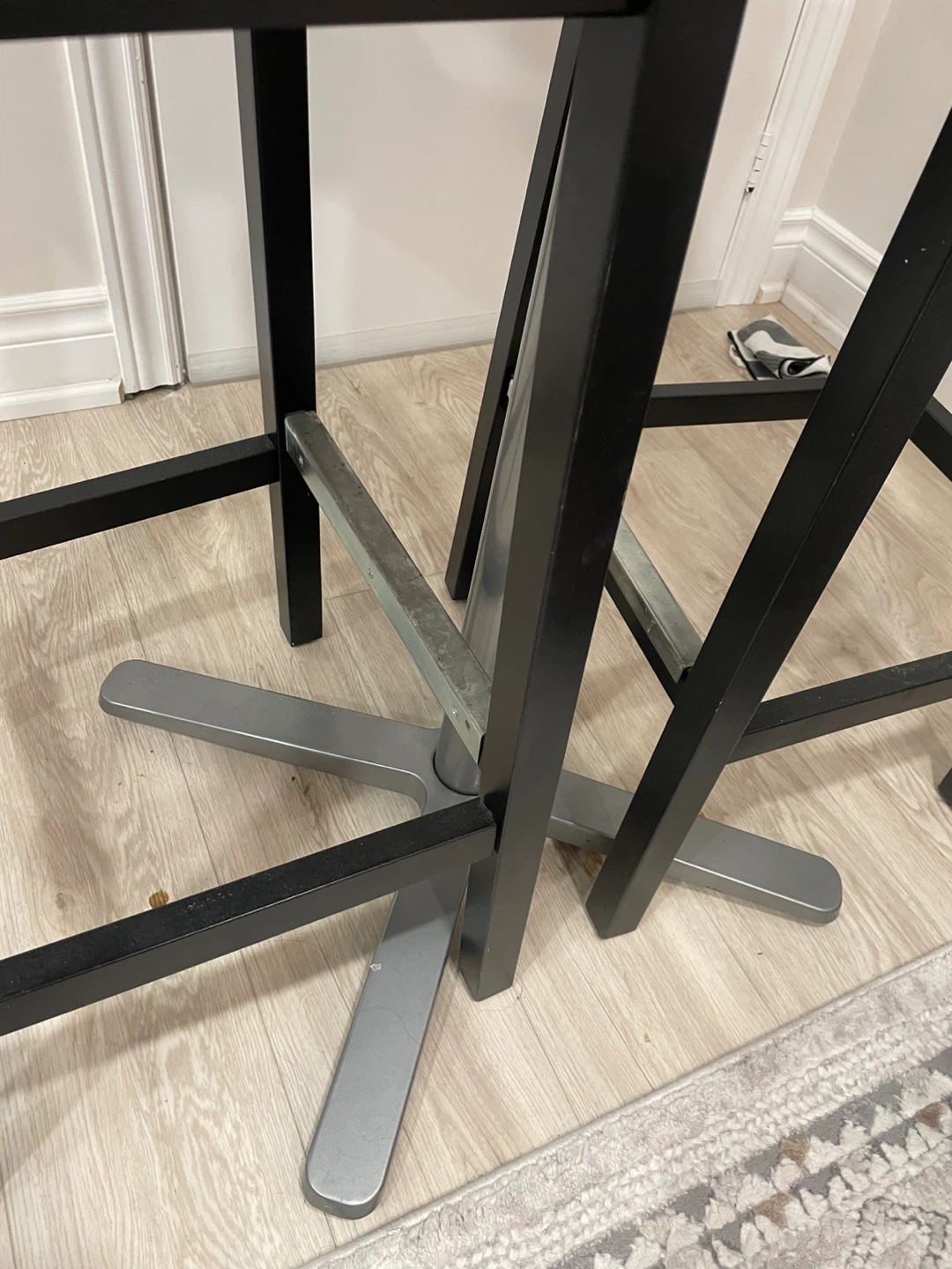 IKEA BILLSTA round table + 2 chairs - photo 4