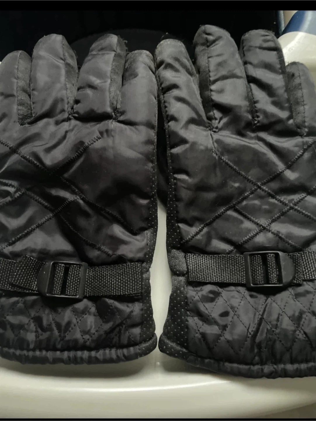 Black Quilted Winter Gloves with Buckle 🥕 - photo 2