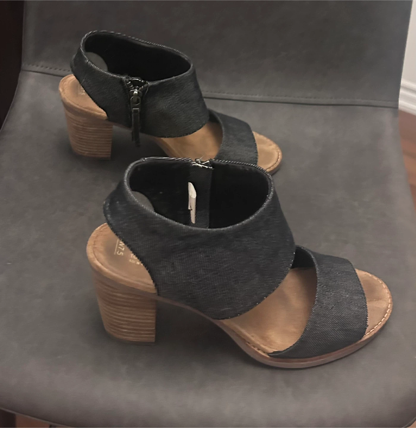 Toms Sandals - 7.5 - photo 2