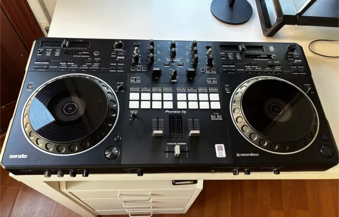 Pioneer DJ DDJ-REV5 DJ Controller