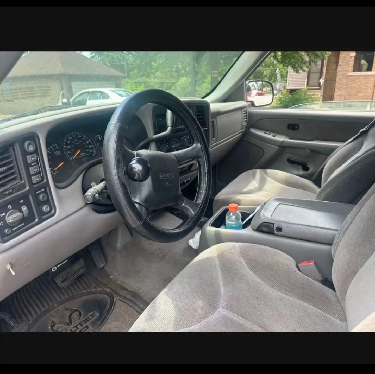 4 wheel drive truck with cab