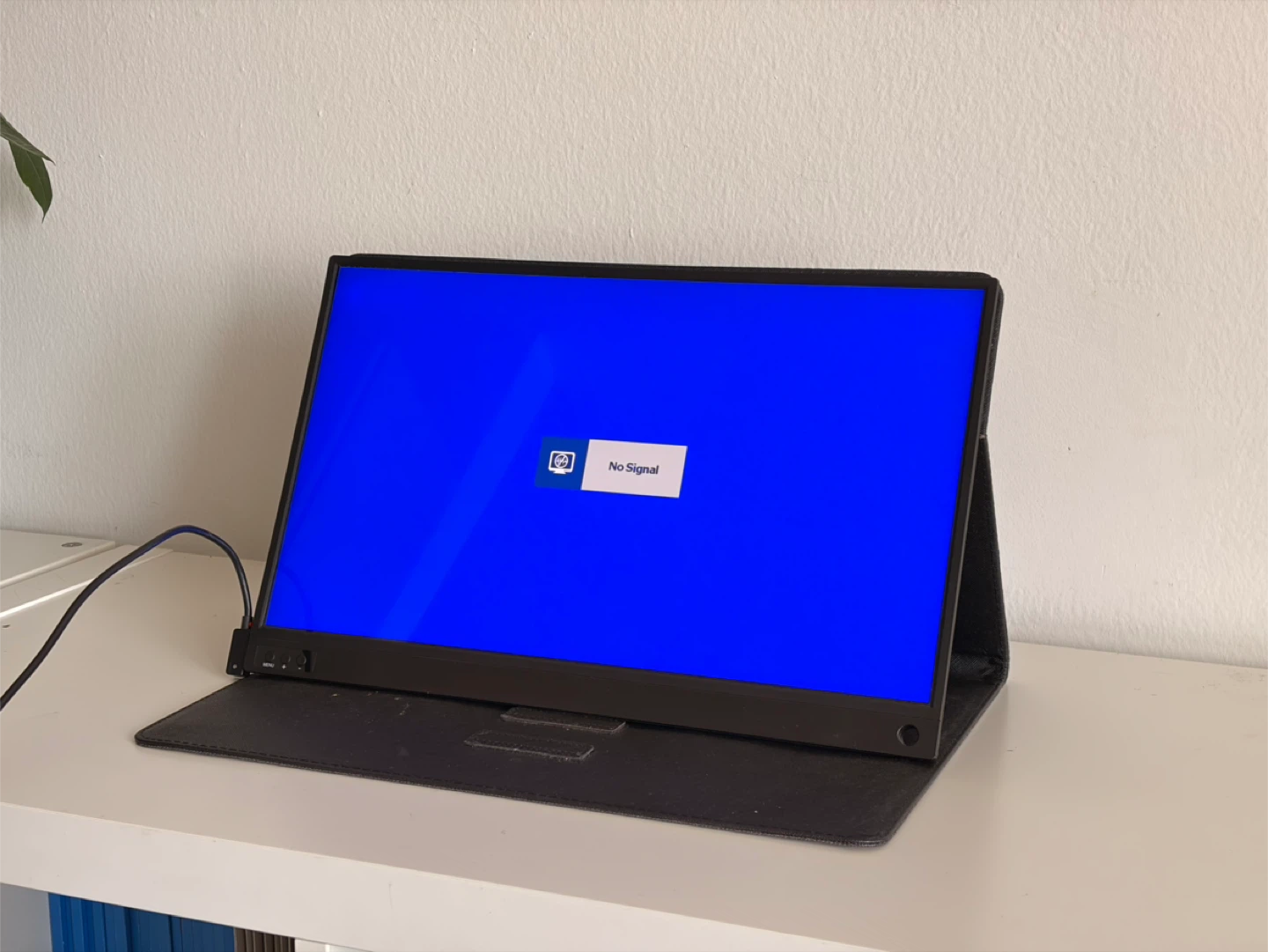 ZSC-P15A Portable Display Monitor 15.6 with Carry Case Stand