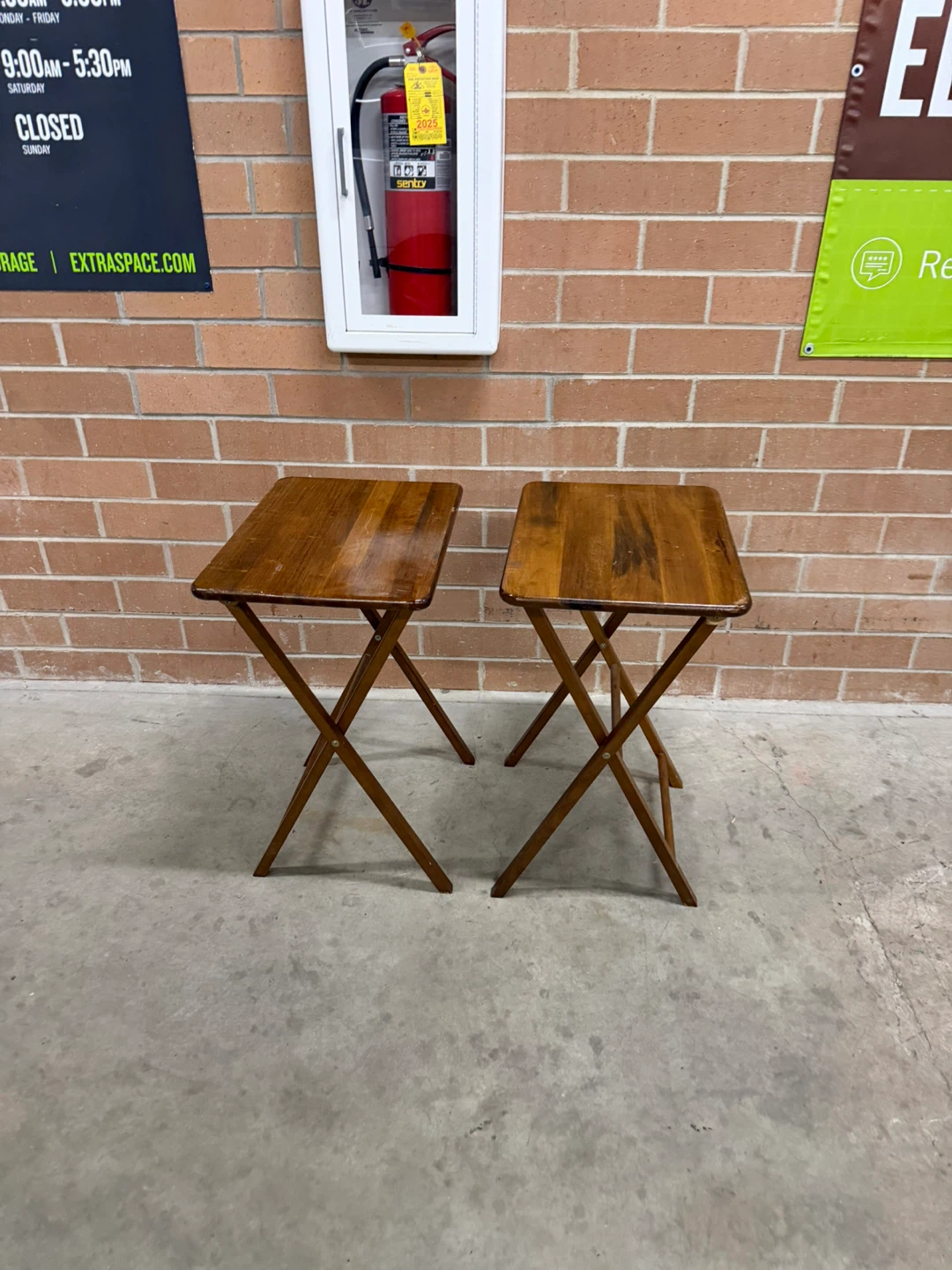 Set of 2 End Tables