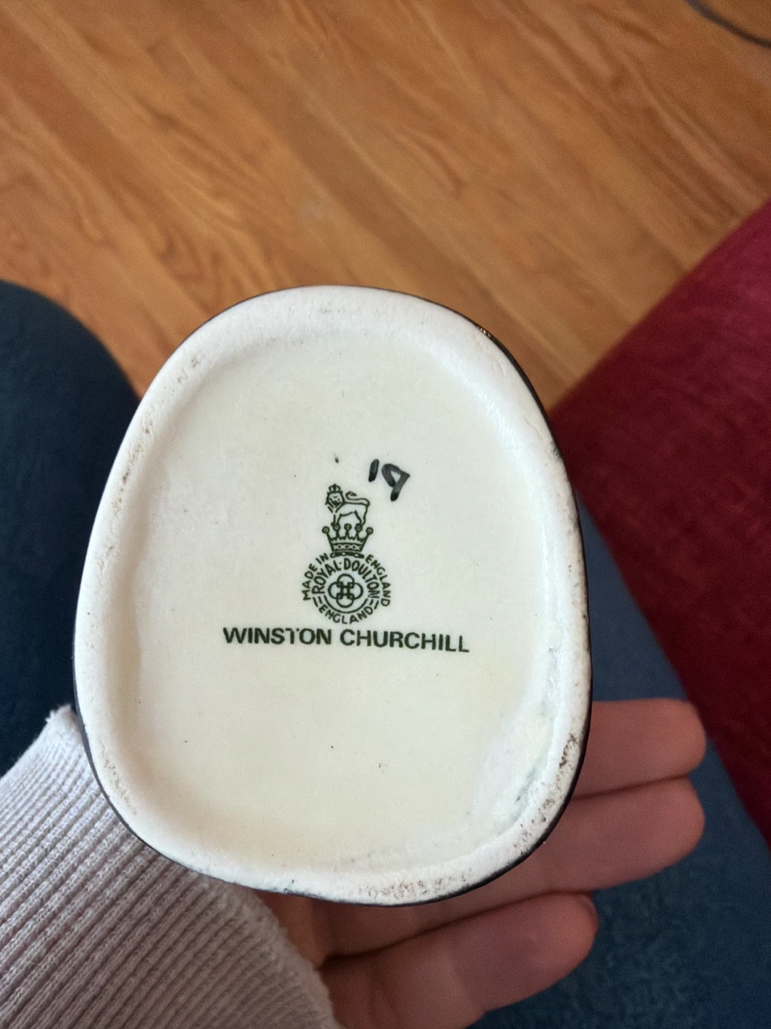 Royal Doulton Winston Churchill Figurine - photo 2