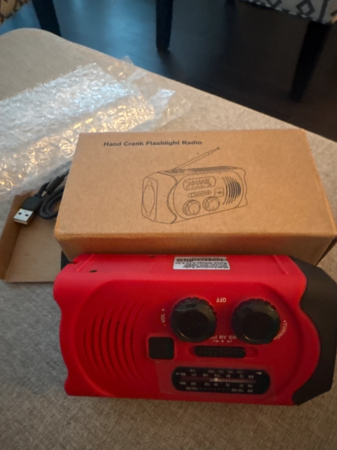 Hand Crank Emergency Radio Flashlight - photo 2
