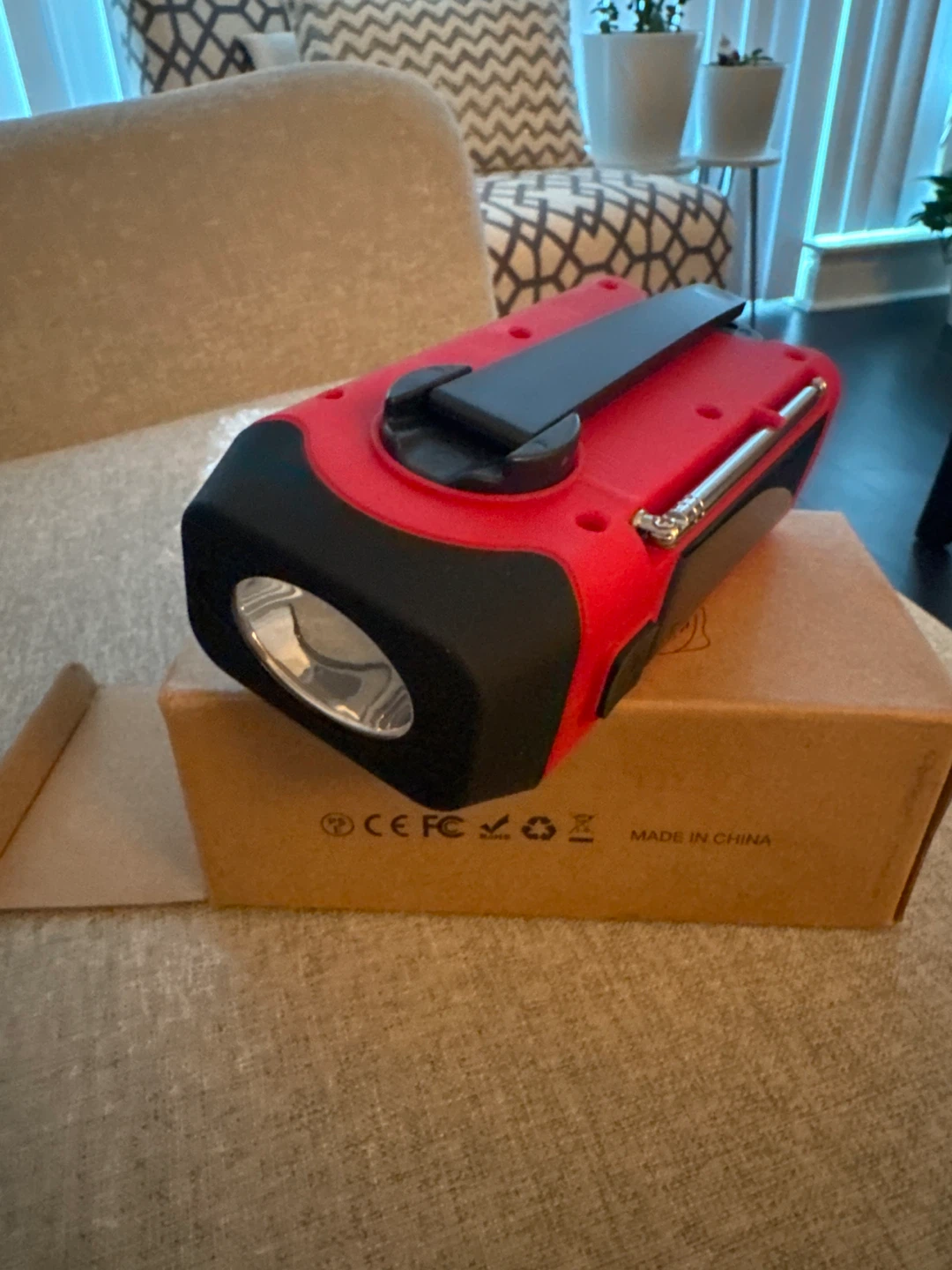 Hand Crank Emergency Radio Flashlight - photo 3
