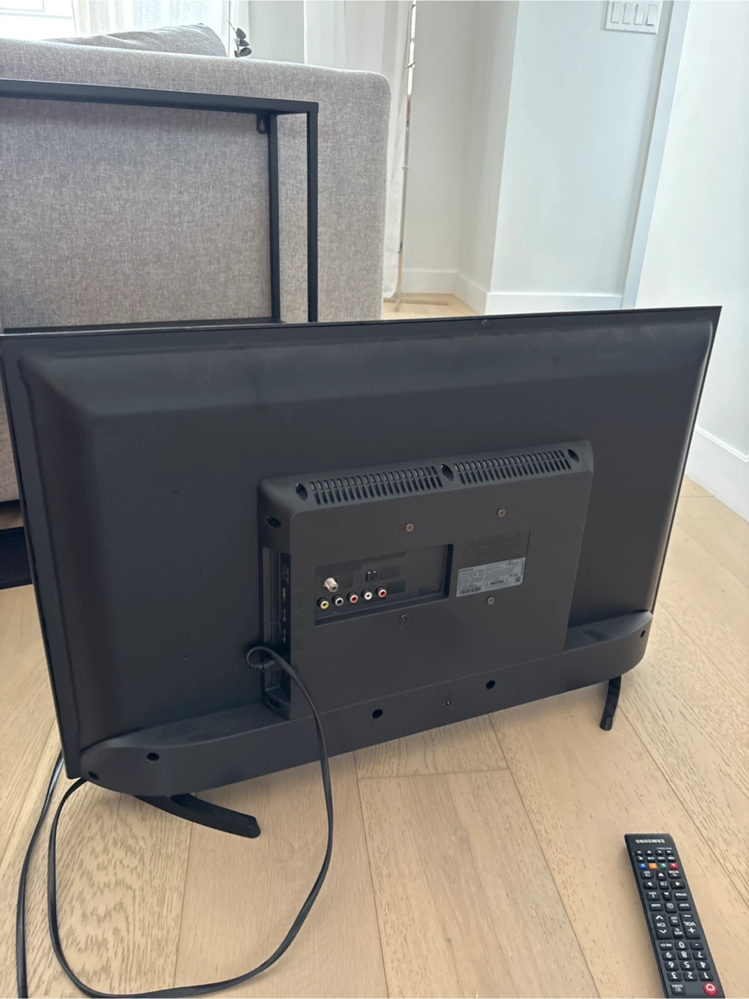 Samsung Tv 3 years old - photo 2