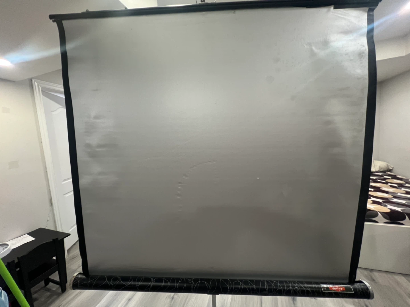 Eaton's Optima Projector Screen - photo 2