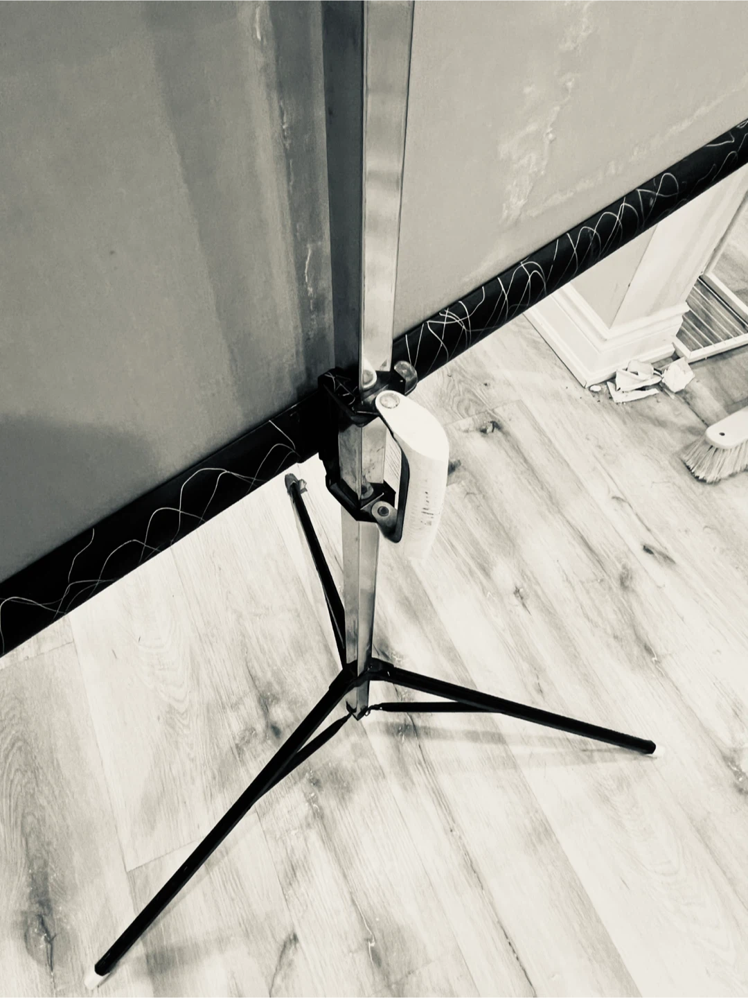 Eaton's Optima Projector Screen - photo 5