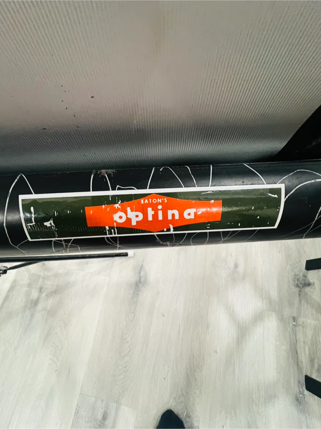 Eaton's Optima Projector Screen - photo 3