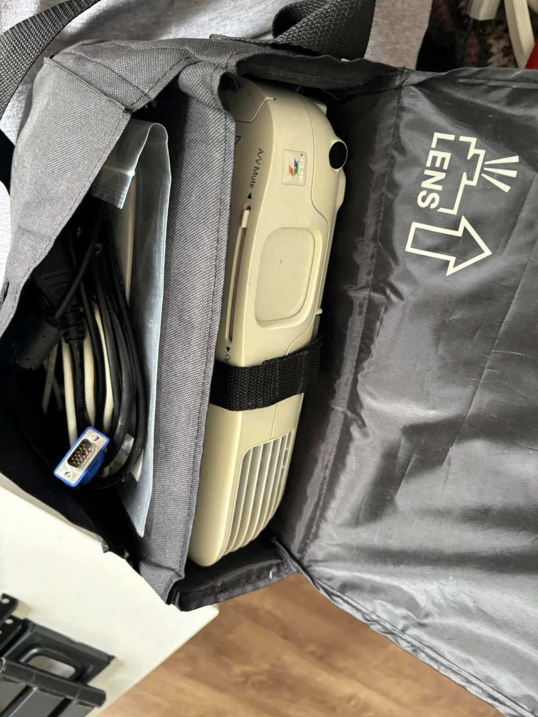 Epson EX3200 Projector with Lamp. Spare bulb included. - photo 4
