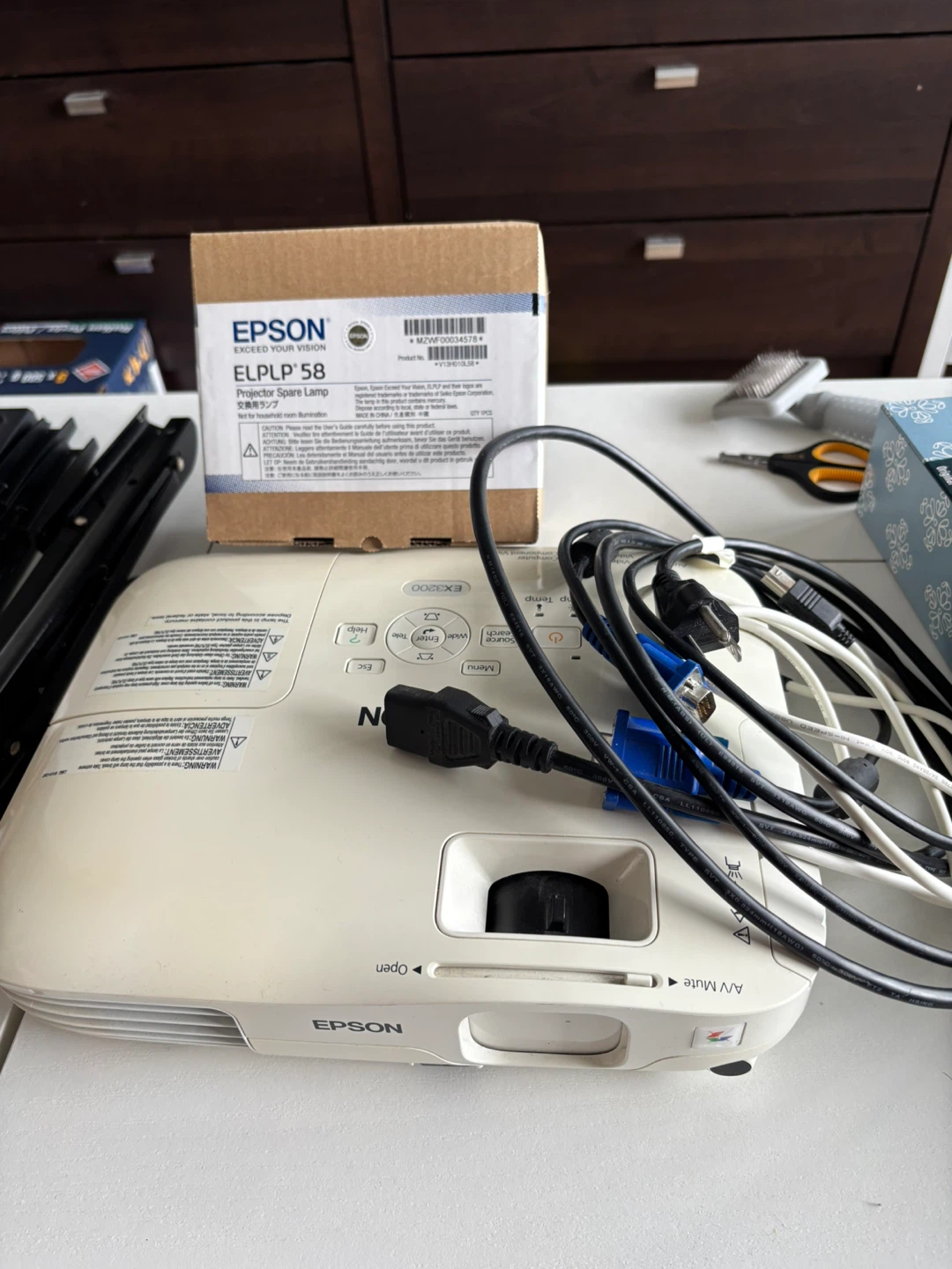 Epson EX3200 Projector with Lamp. Spare bulb included.