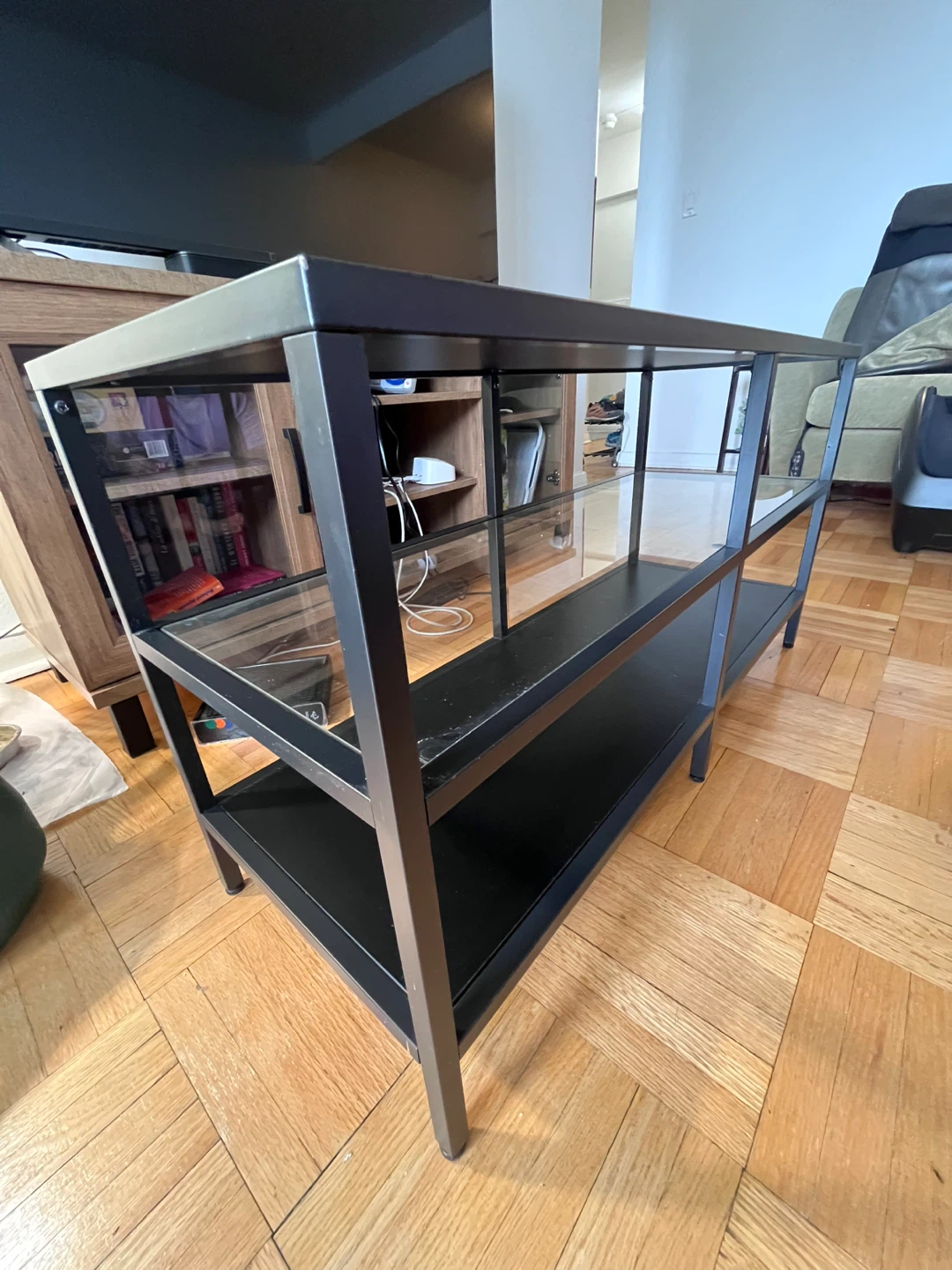 Black Metal and Glass 3-Tier Media Stand 🥕 - photo 4