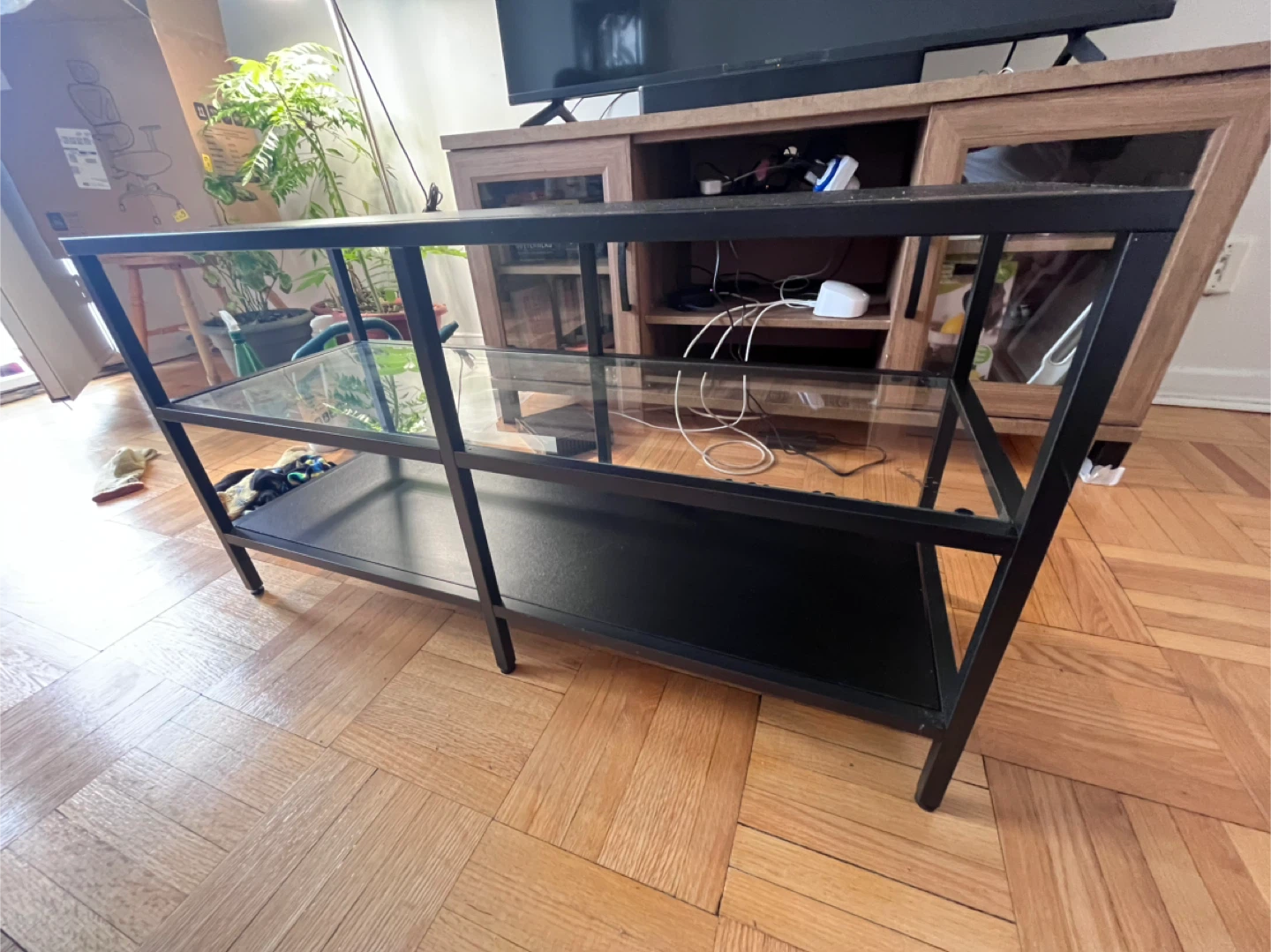 Black Metal and Glass 3-Tier Media Stand 🥕