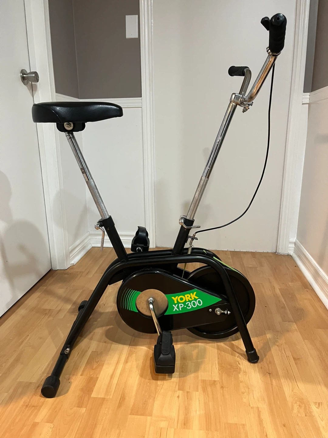 York XP-300 Exercise Bike