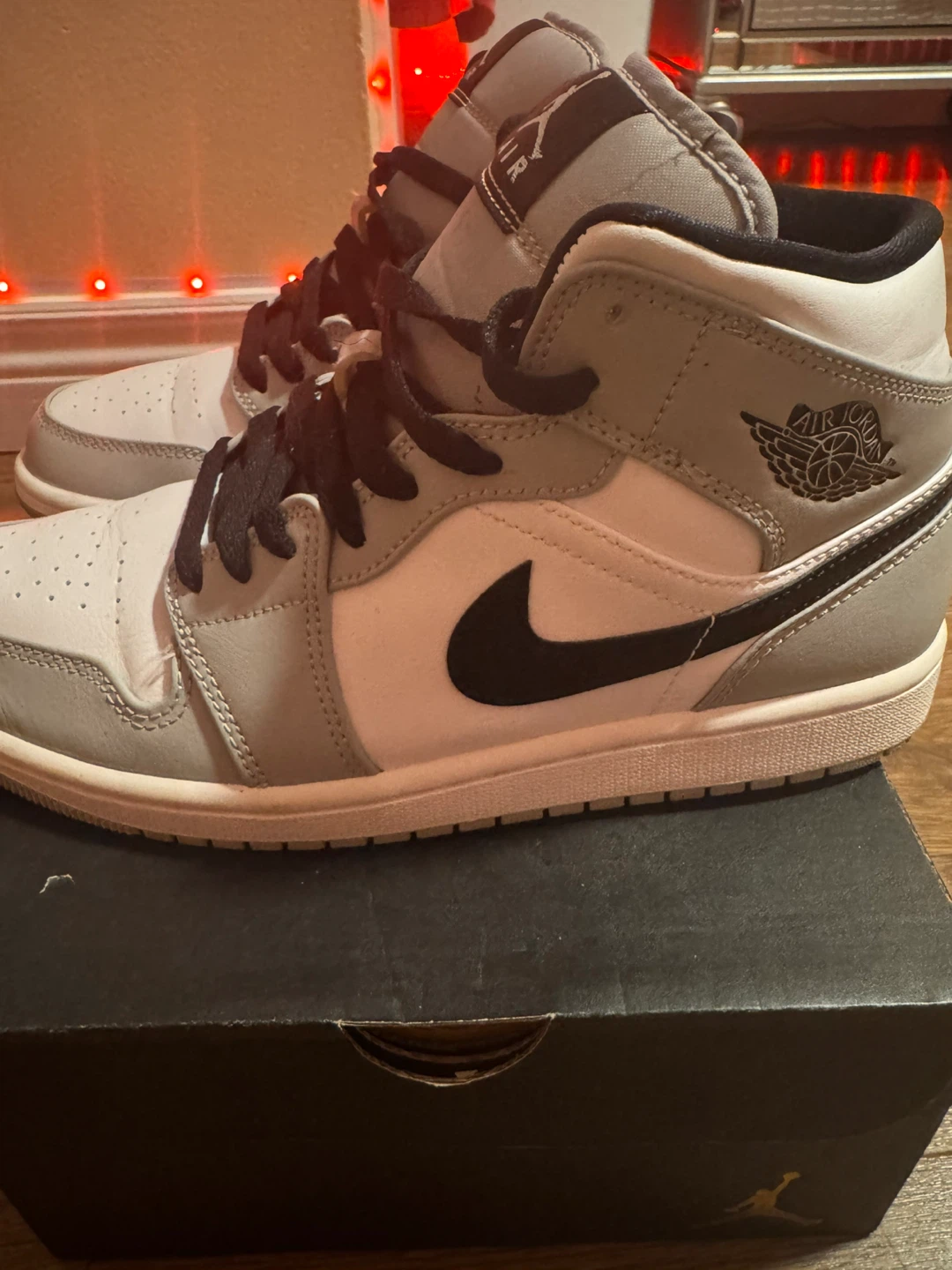 Air Jordan 1 Mid SE "Smoke Grey" Men's Size 8 - photo 2