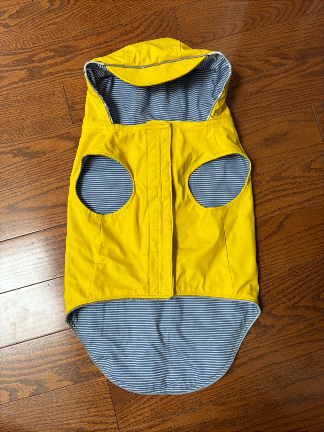 3 Canada Pooch items - raincoat winter coat winter boots.